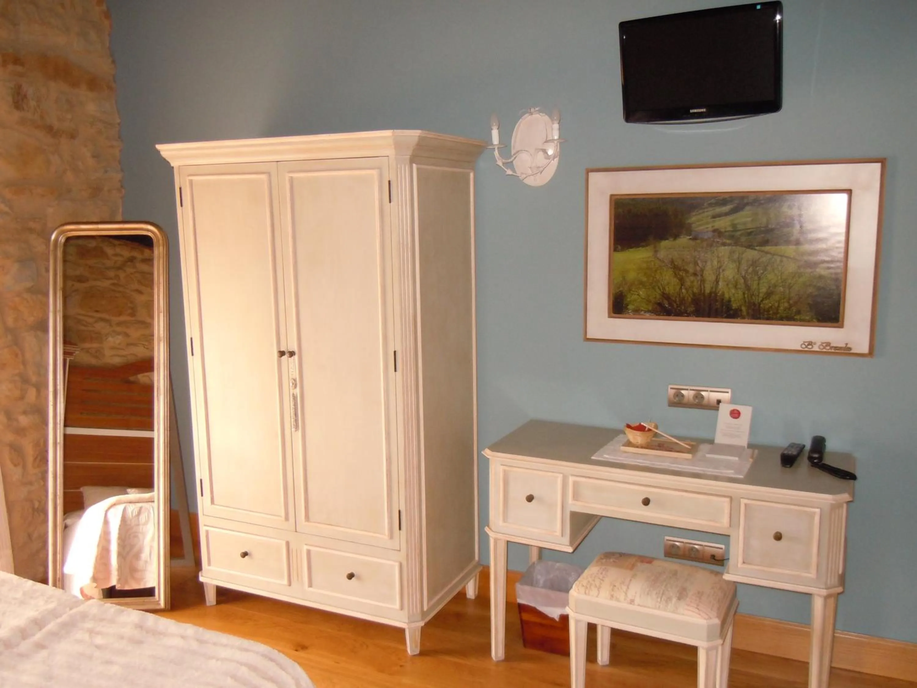 Decorative detail, Bed in Posada La Torre de los Isla & Spa