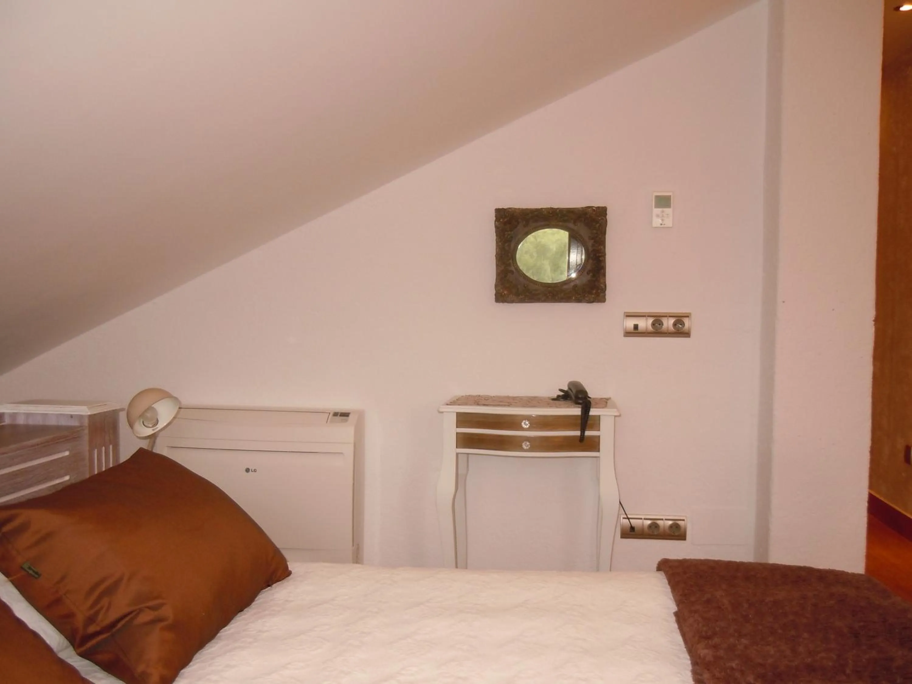 Decorative detail, Bed in Posada La Torre de los Isla & Spa