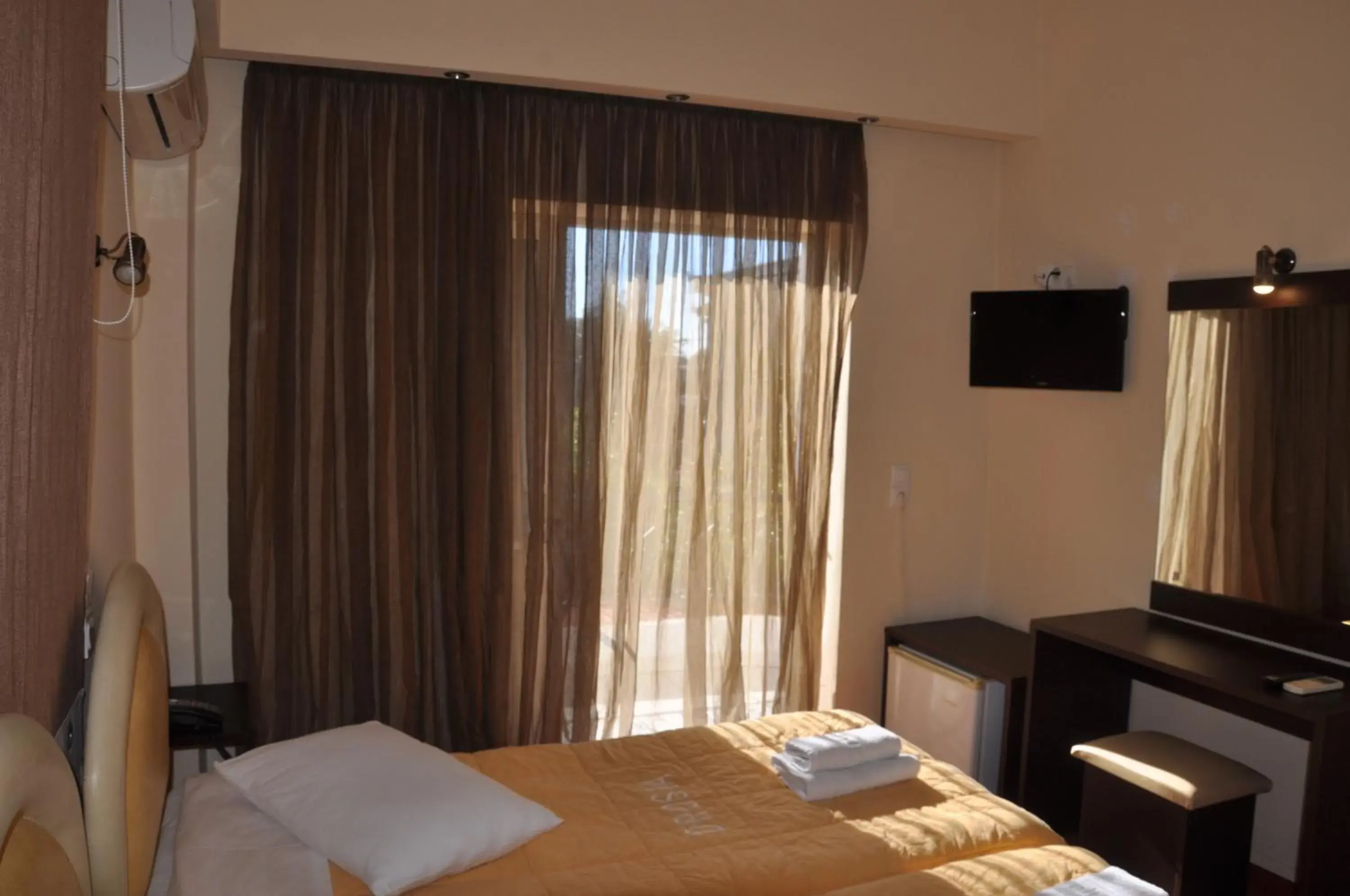 Triple Room in Hotel Drosia Triple Room in Hotel Drosia