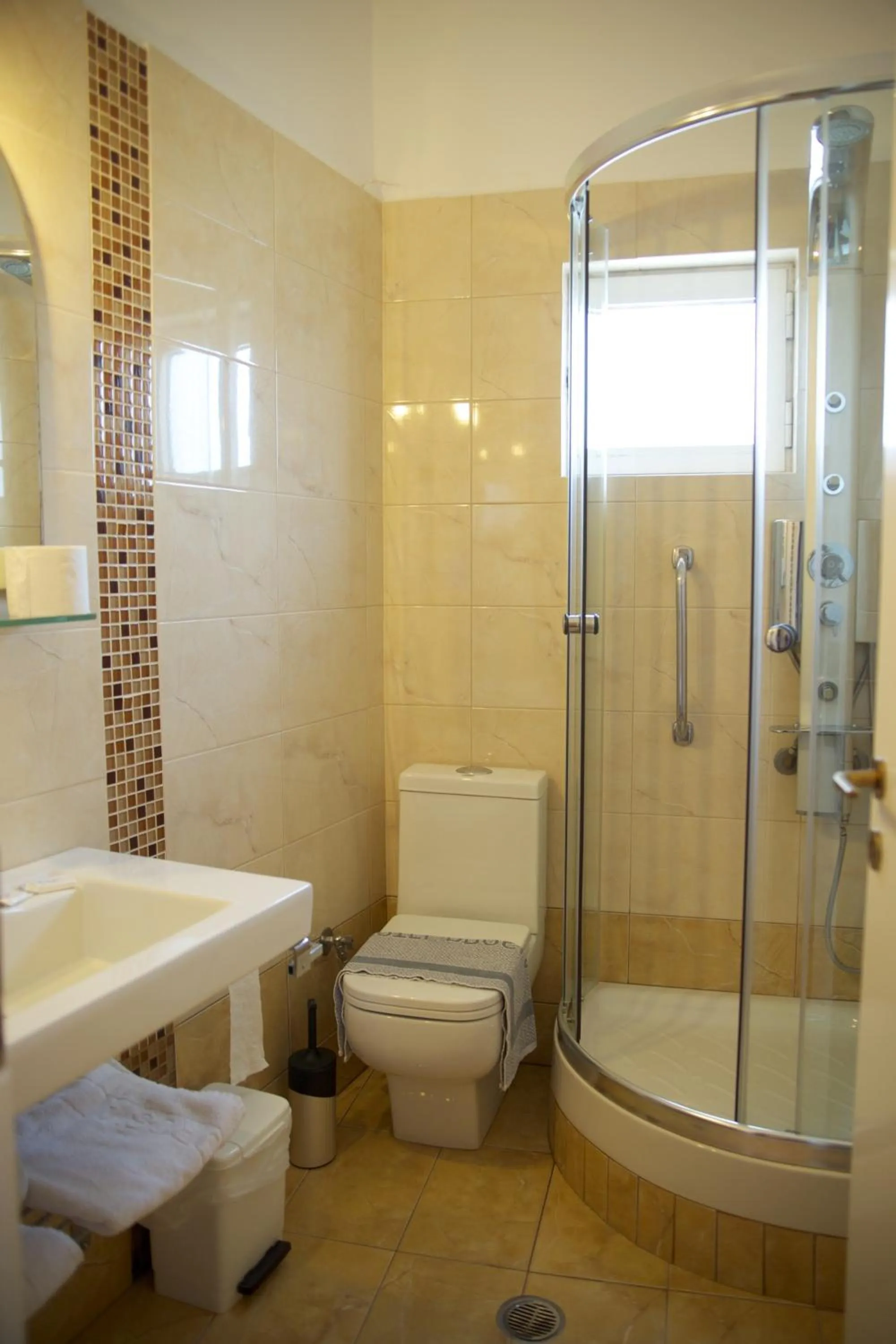 Toilet in Hotel Drosia