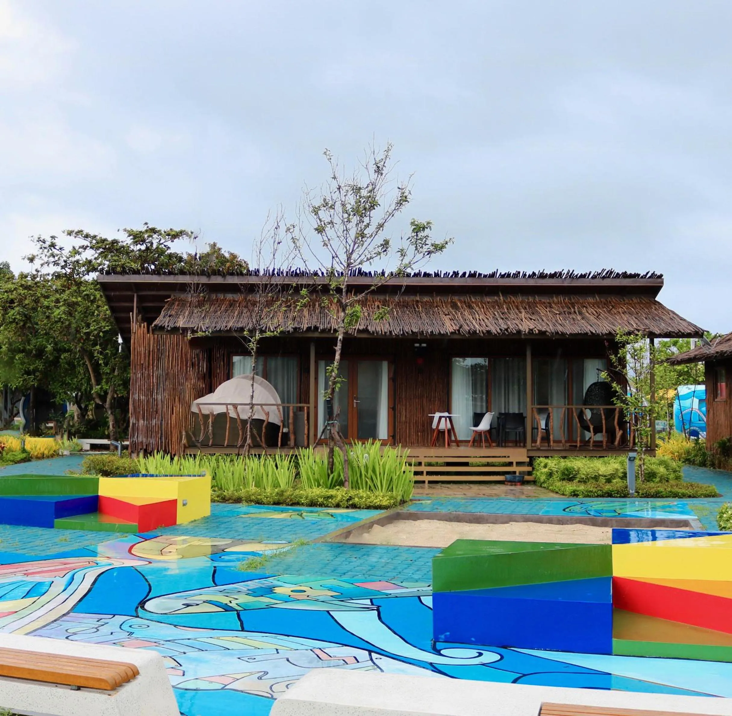 Garden view in Crusoe Cabins Casobe