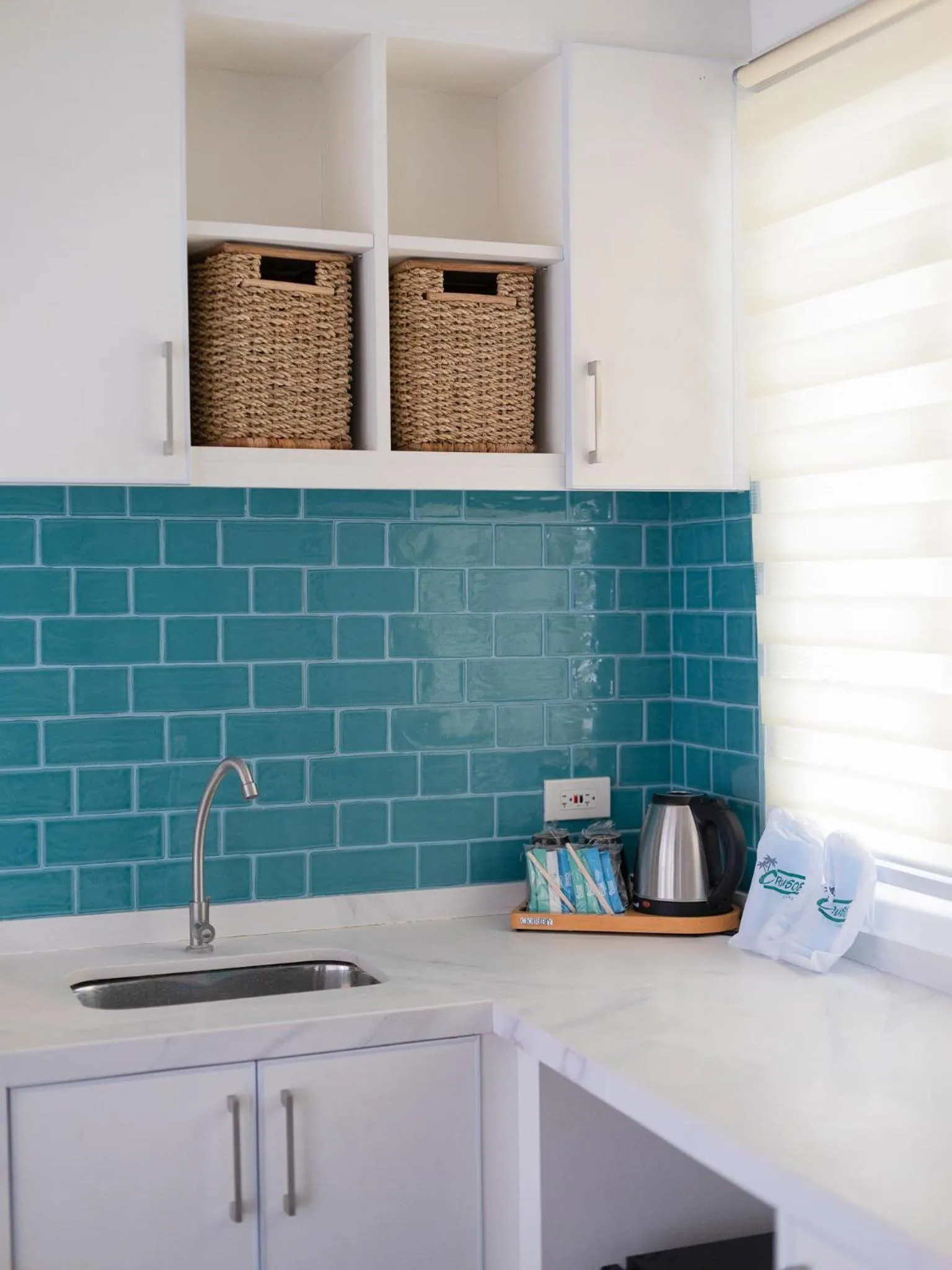 Kitchen or kitchenette in Crusoe Cabins Casobe