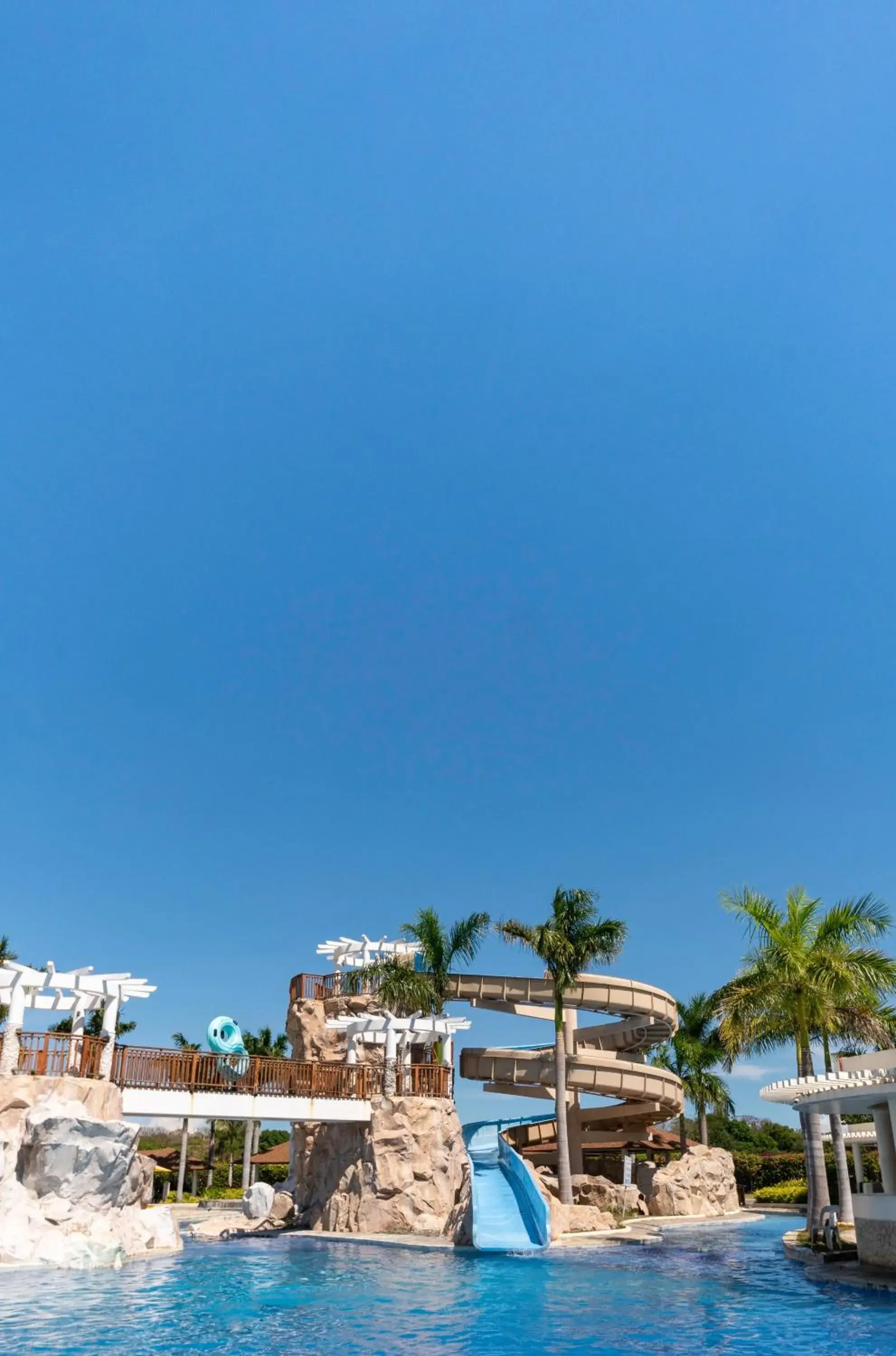 Pool view in Crusoe Cabins Casobe Pool view in Crusoe Cabins Casobe