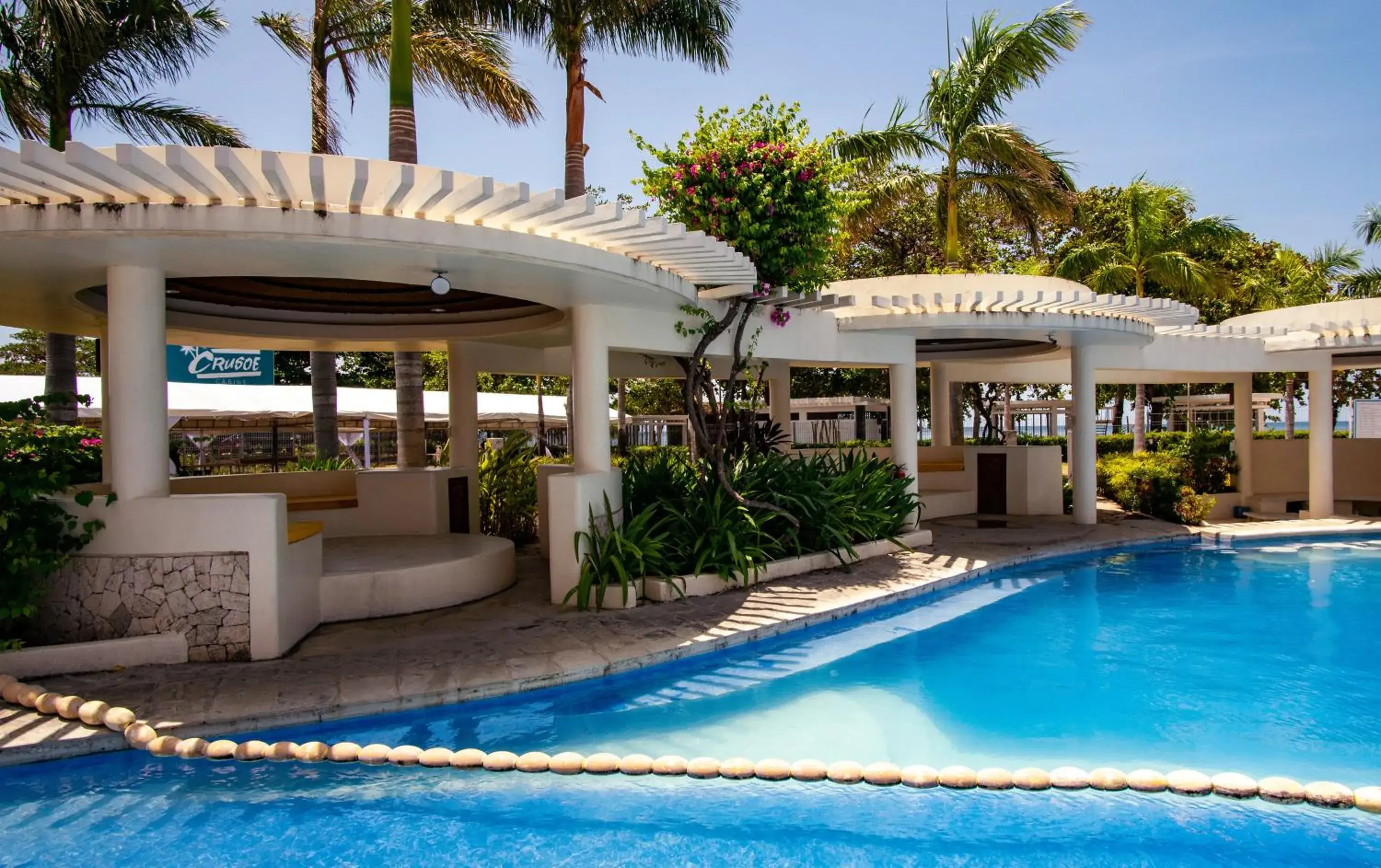 Swimming pool in Crusoe Cabins Casobe Swimming pool in Crusoe Cabins Casobe