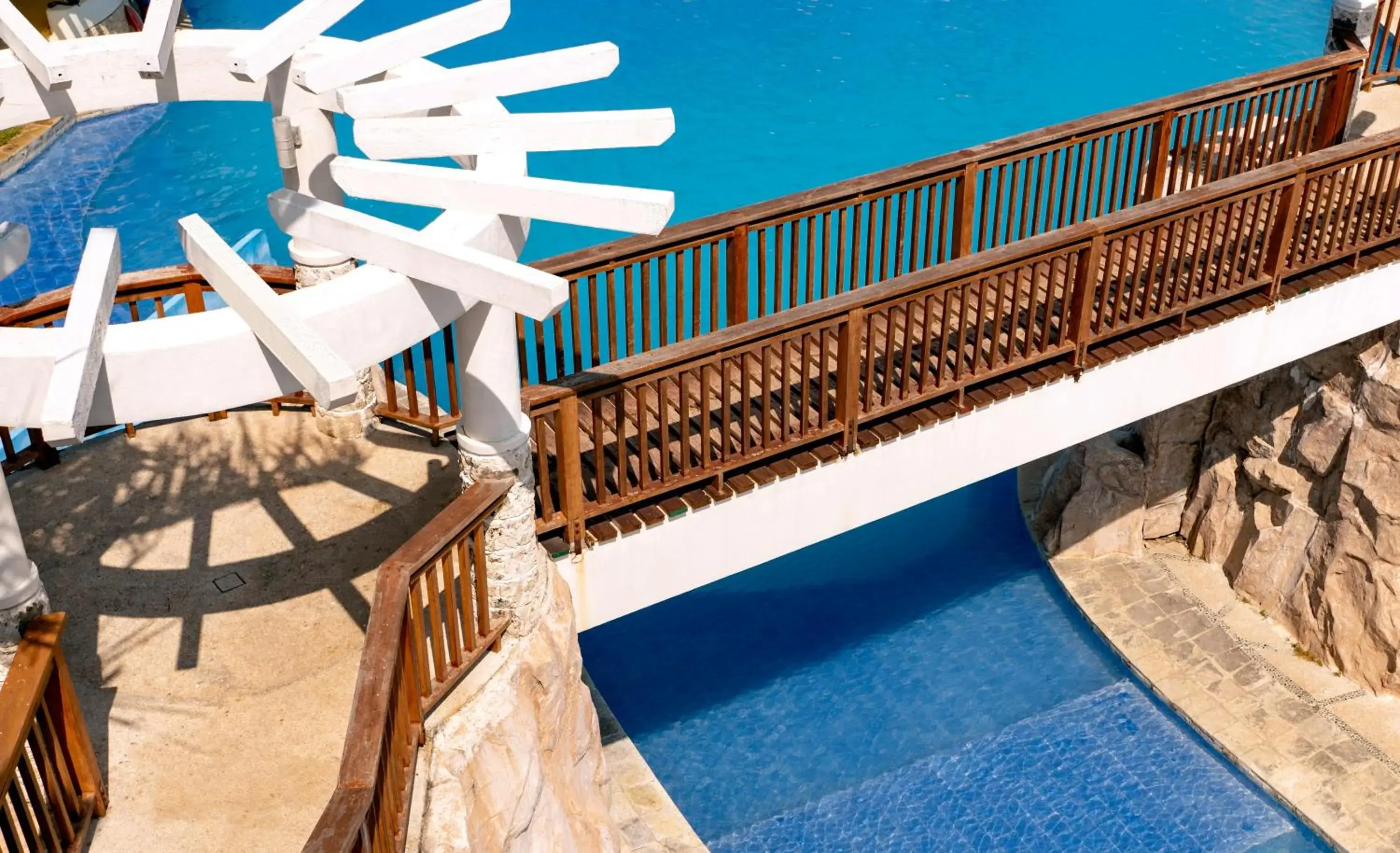 Pool view in Crusoe Cabins Casobe Pool view in Crusoe Cabins Casobe