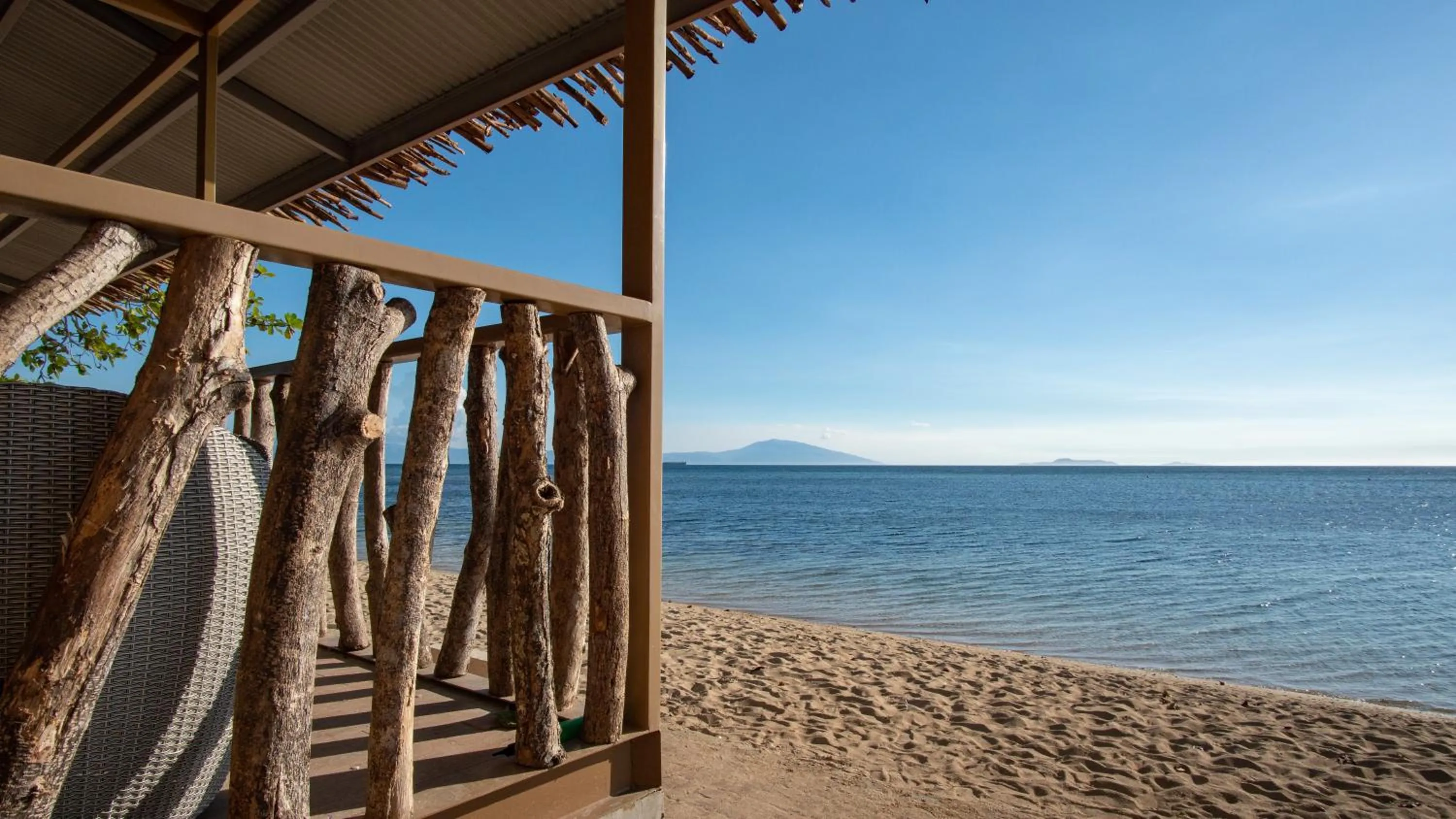 Beach in Crusoe Cabins Casobe