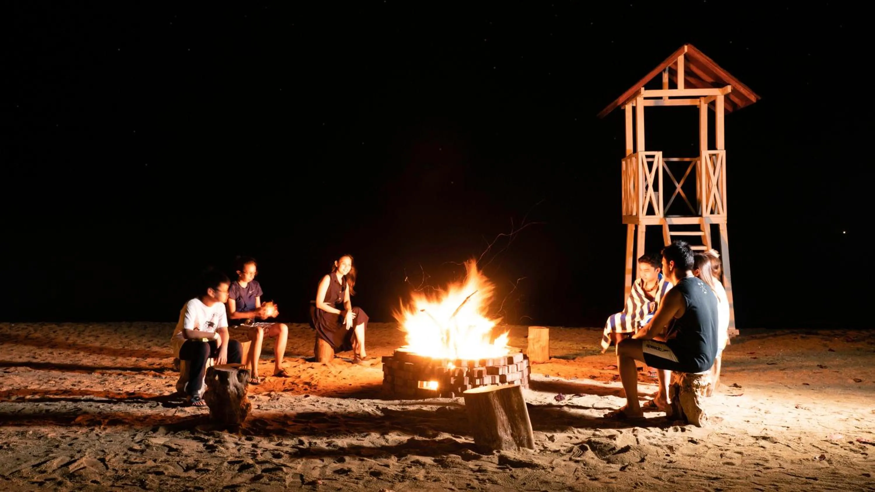 Night in Crusoe Cabins Casobe