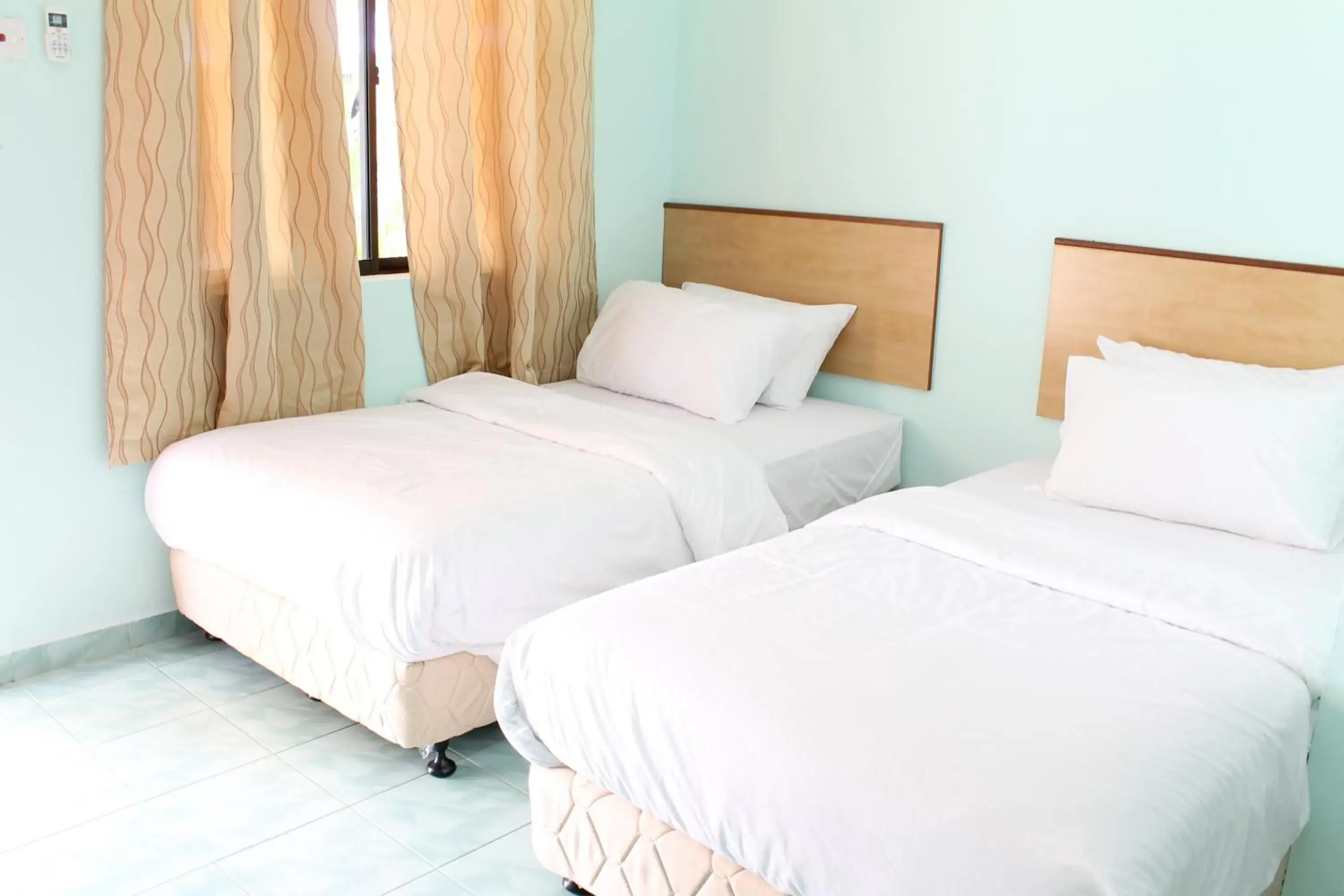 Bed in Rose Inn Motel Bed in Rose Inn Motel