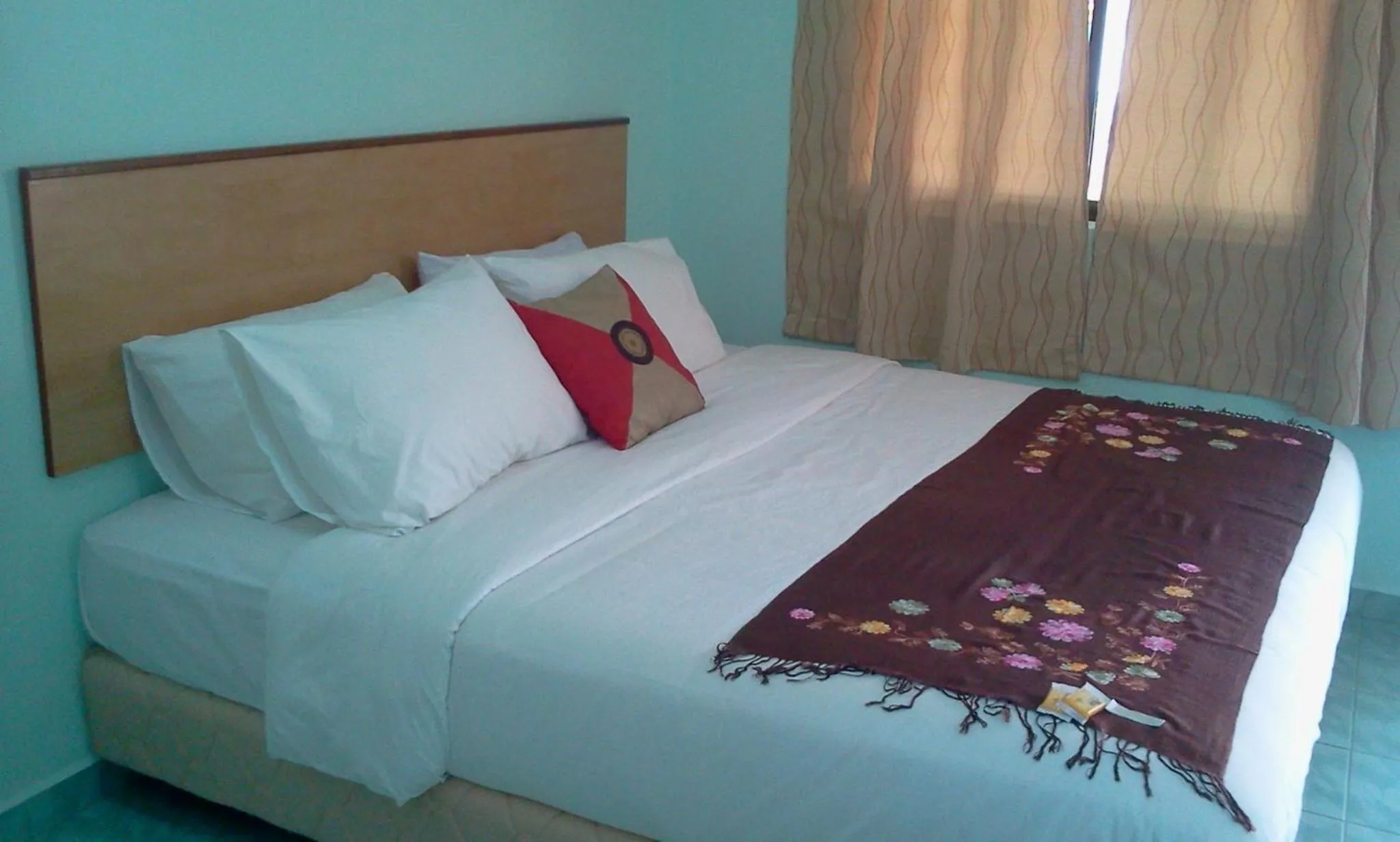 Bed in Rose Inn Motel