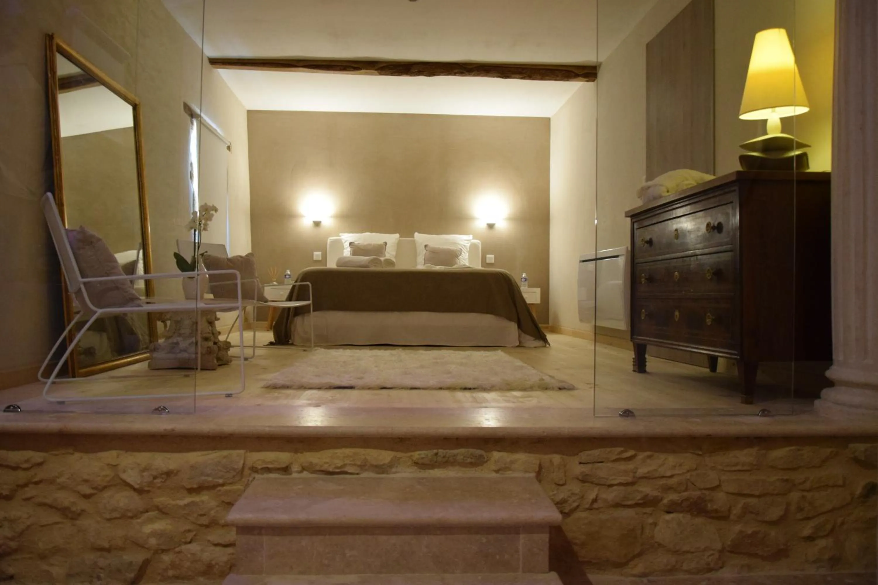 Photo of the whole room, Bed in L'Intemporelle B&B
