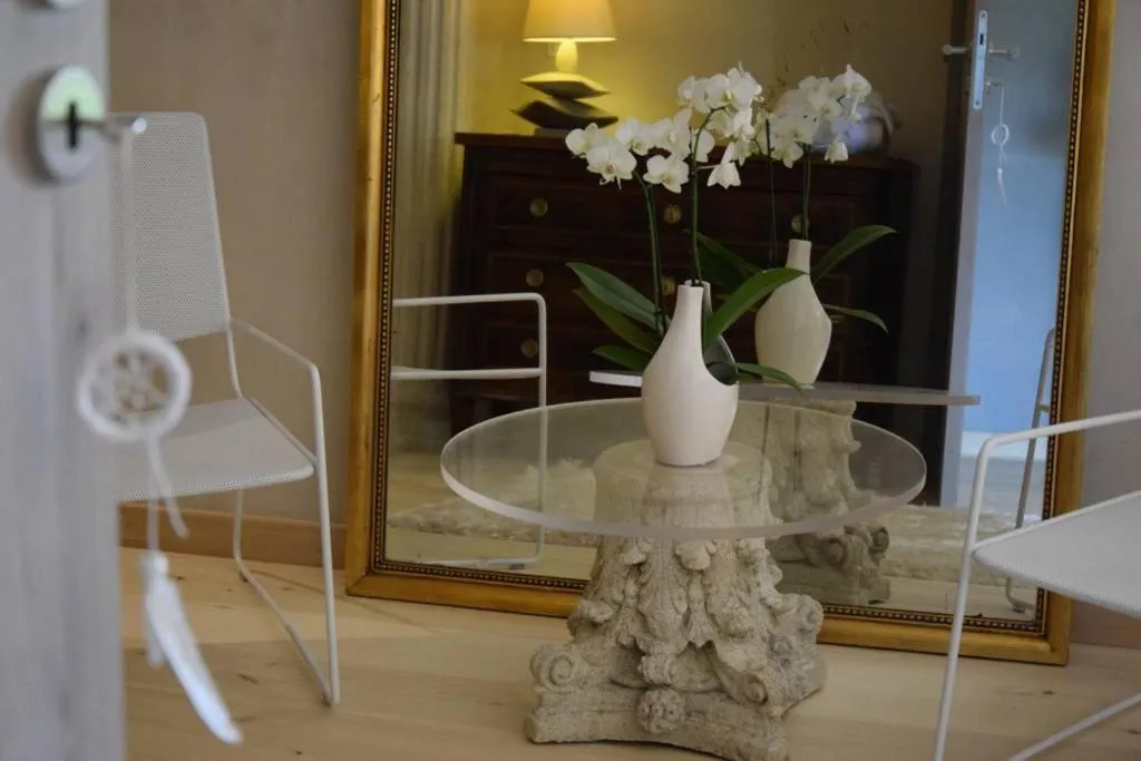 Decorative detail in L'Intemporelle B&B