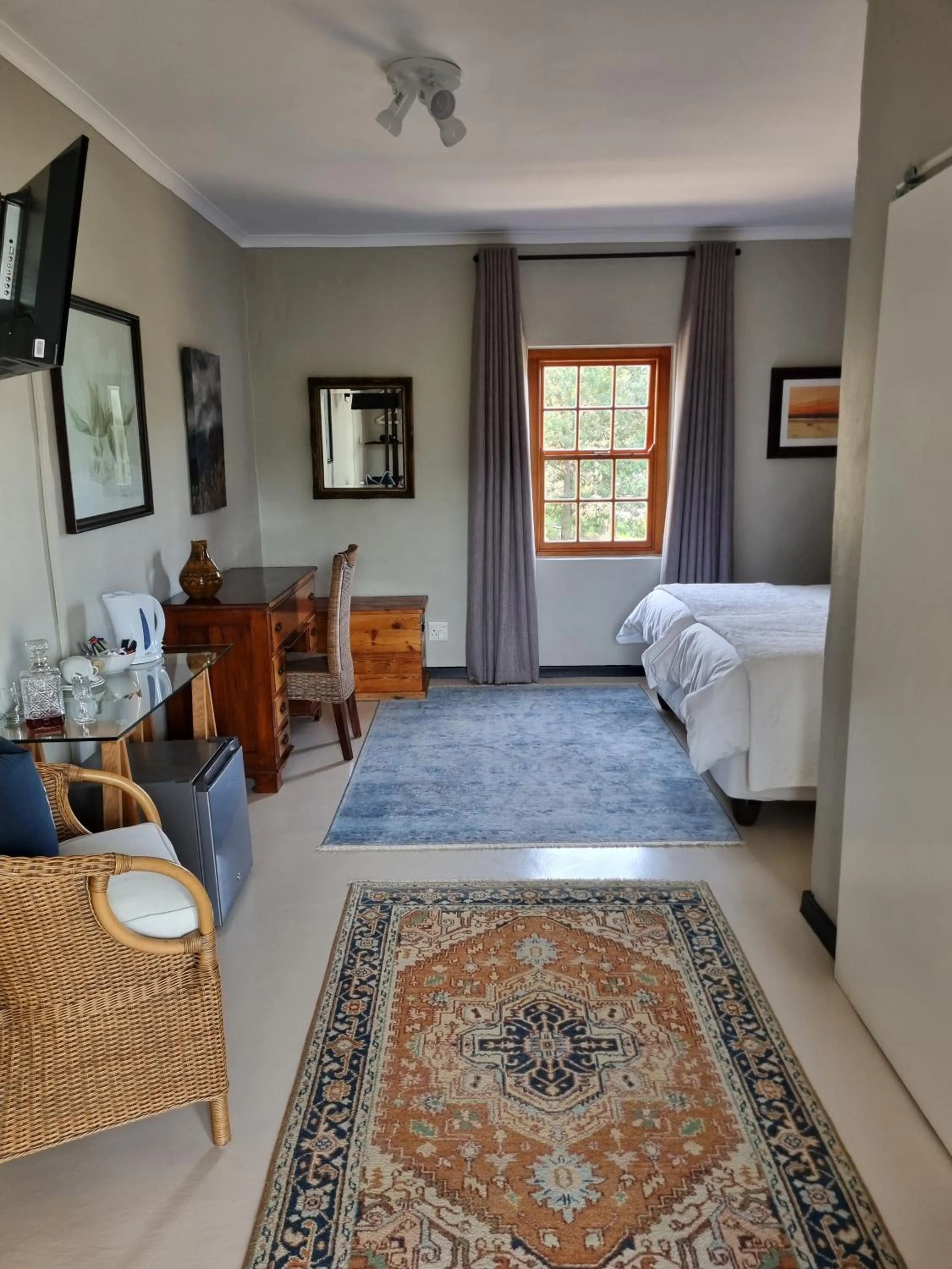 Property building, Bed in Barrydale Karoo - BOUTIQUE HOTEL
