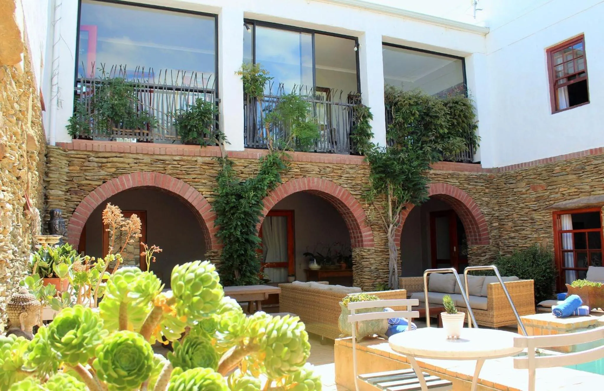 Swimming pool in Barrydale Karoo - BOUTIQUE HOTEL