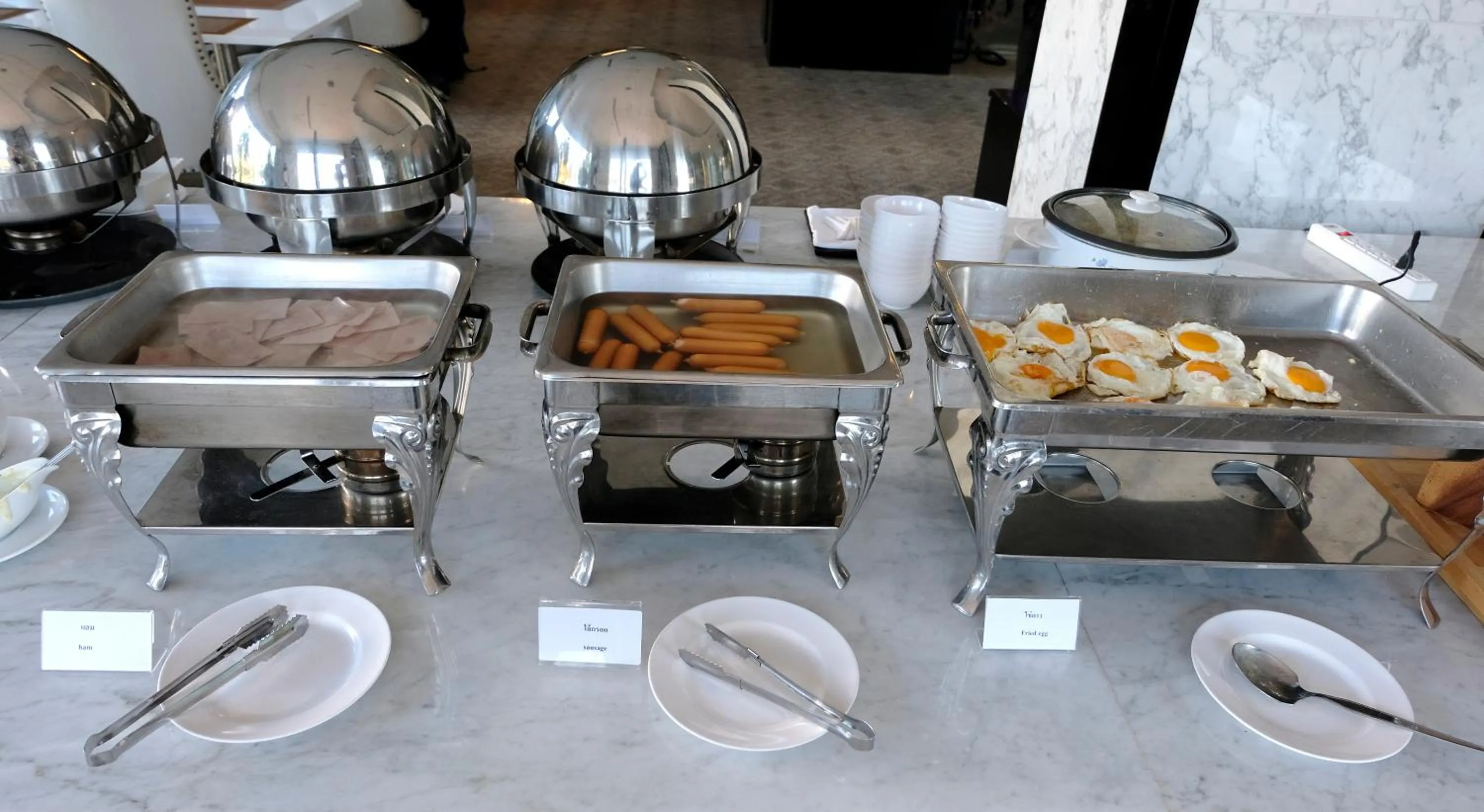 Food and drinks in The Cheewin Hotel And Convention