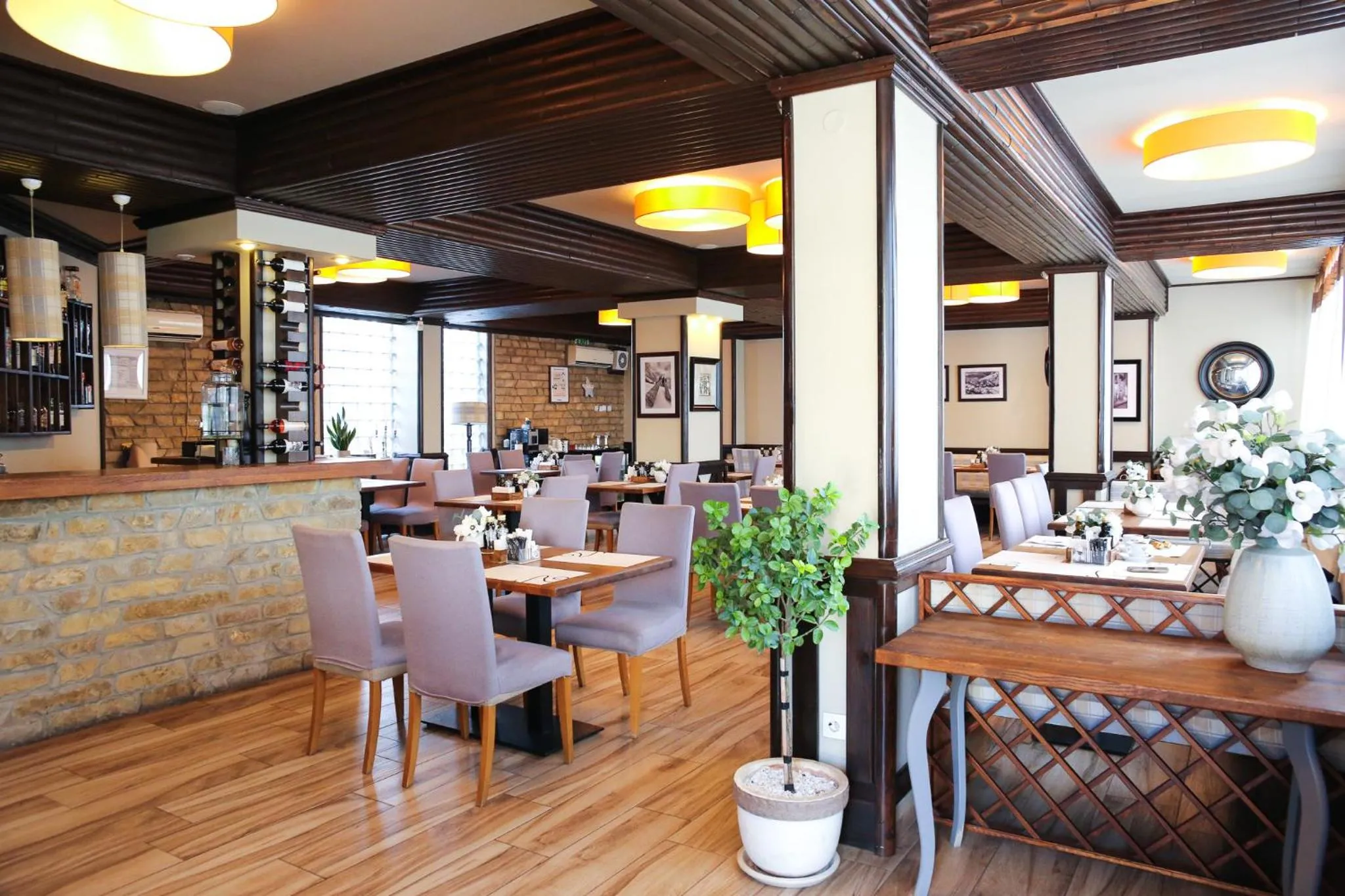 Restaurant/places to eat in Pension Casa Humor