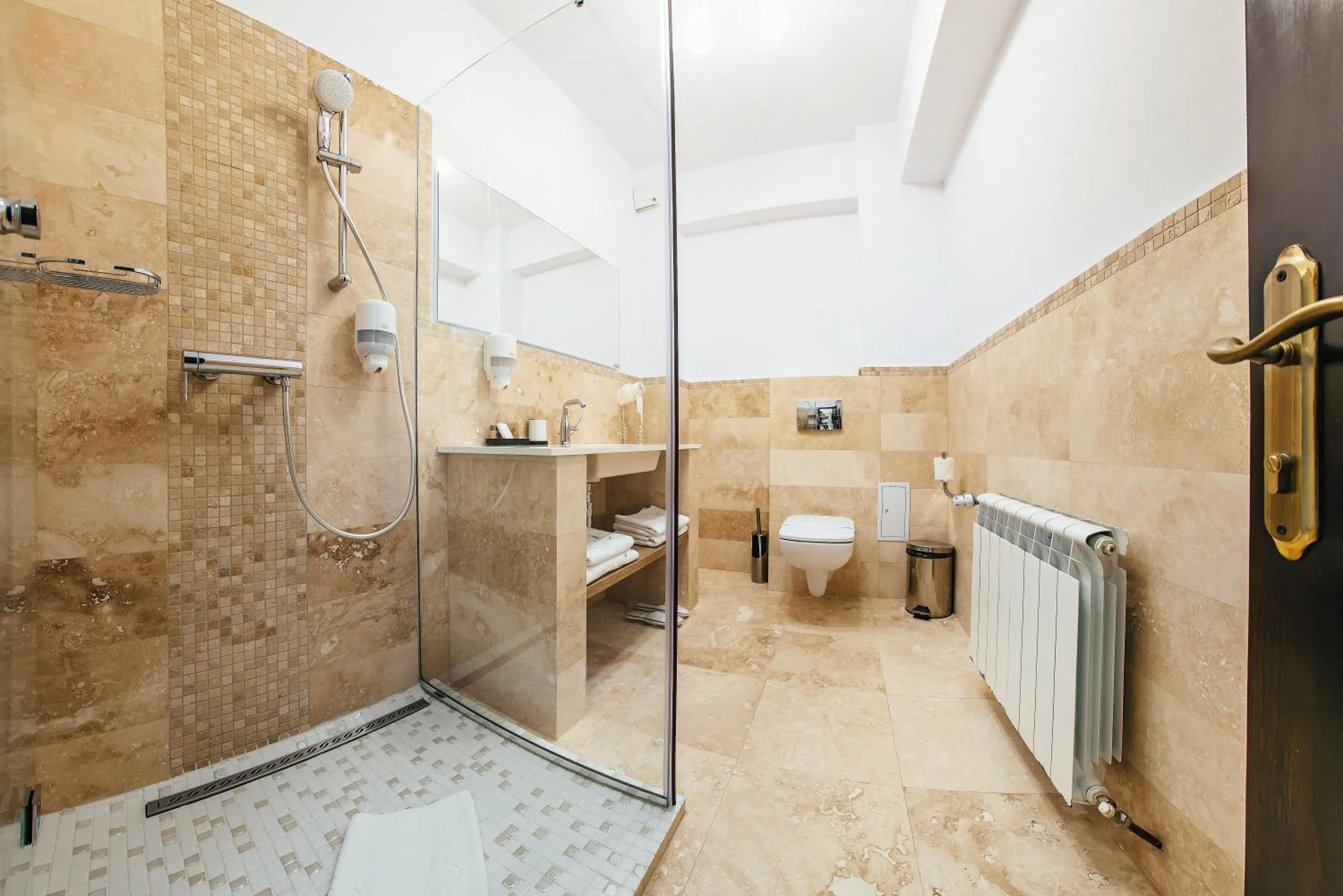 Bathroom in Pension Casa Humor