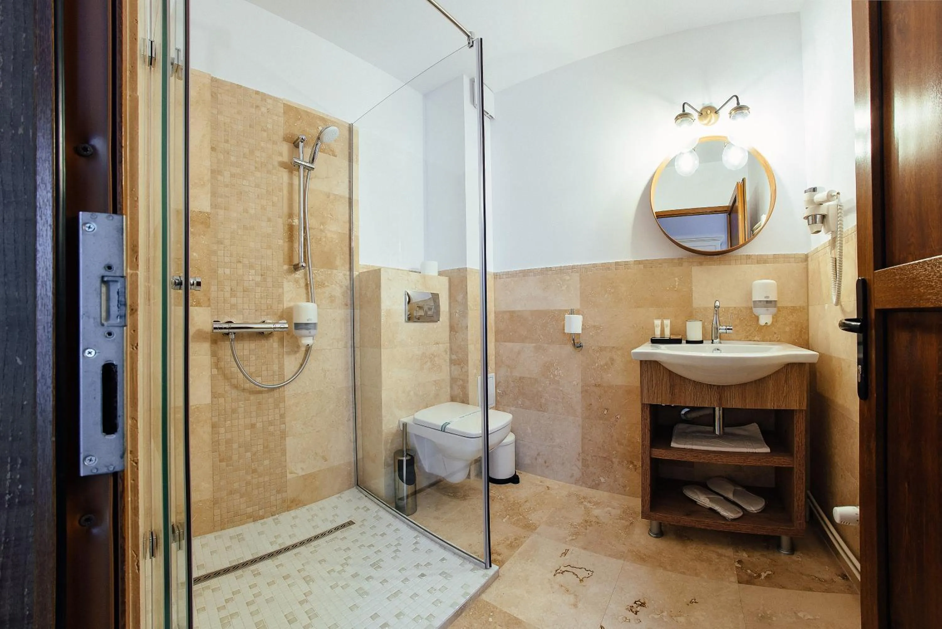 Bathroom in Pension Casa Humor