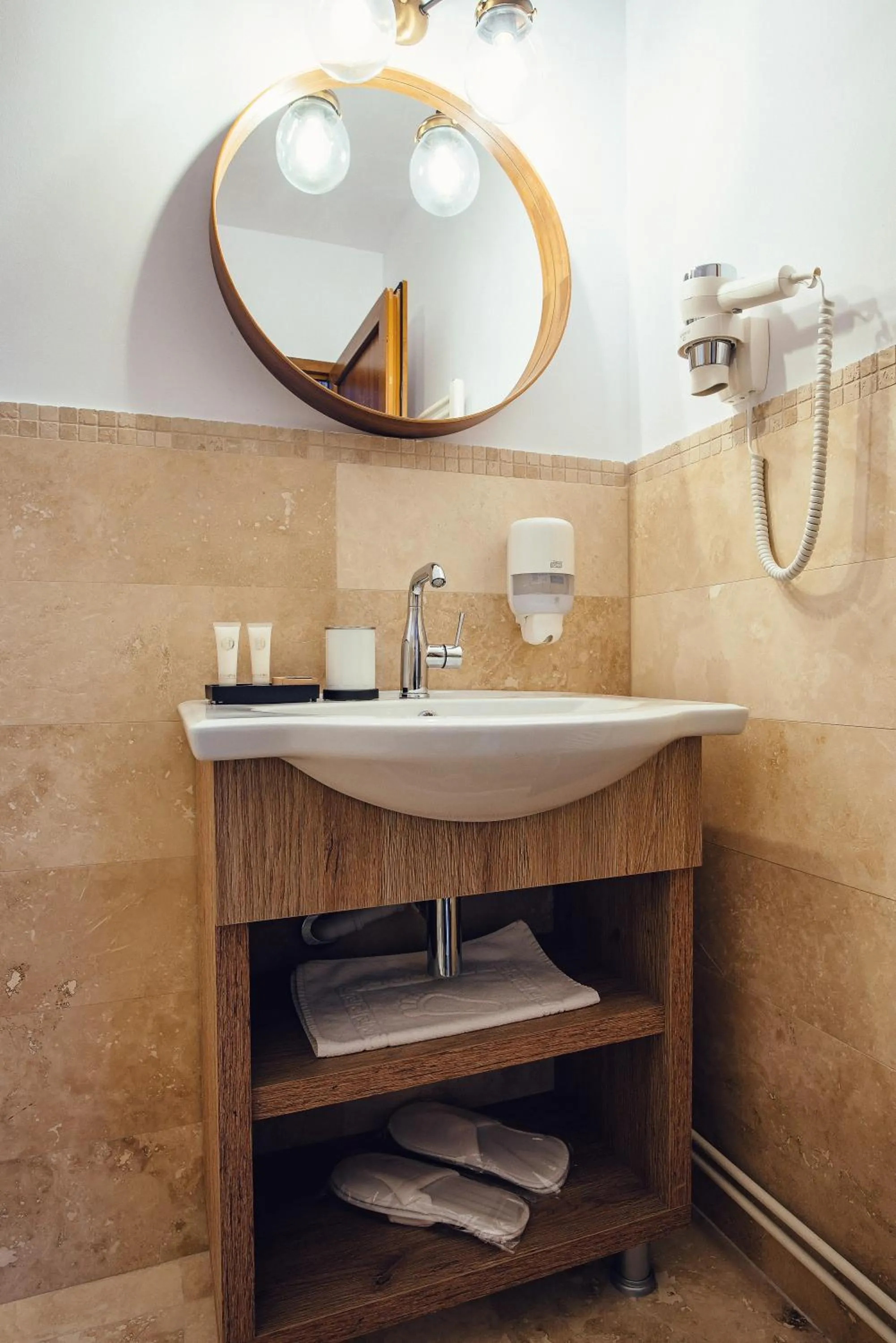 Bathroom in Pension Casa Humor