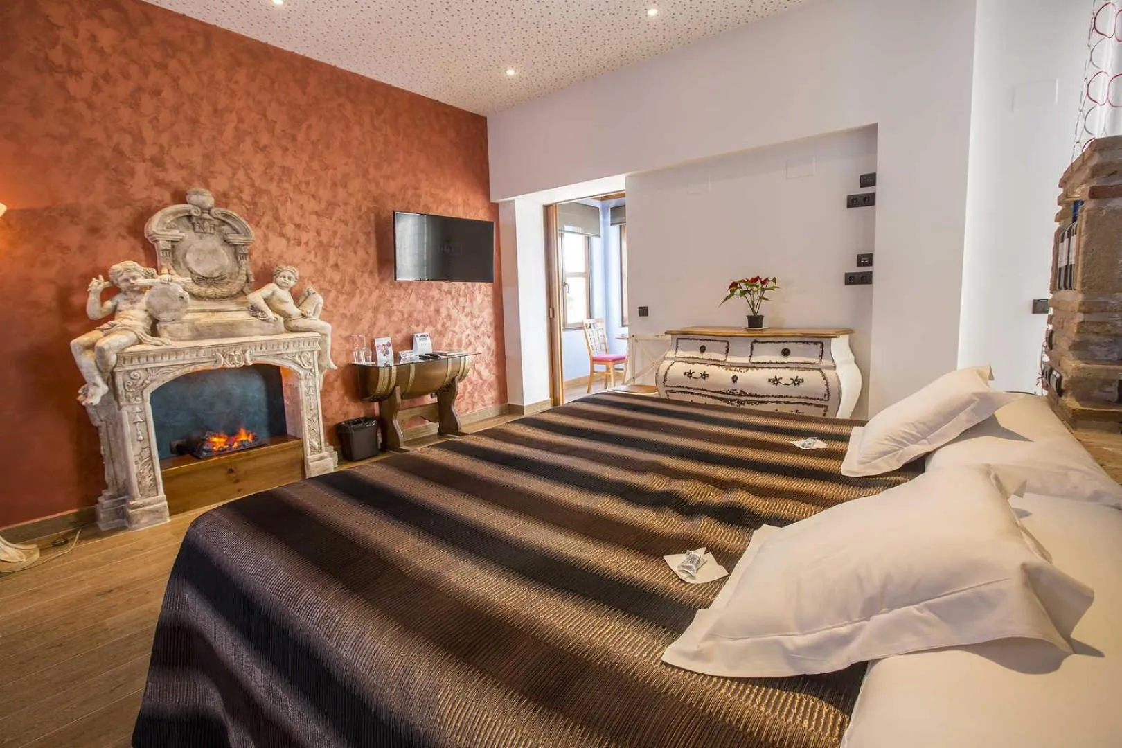 Photo of the whole room, Bed in Hotel SPA El Lagar de Isilla