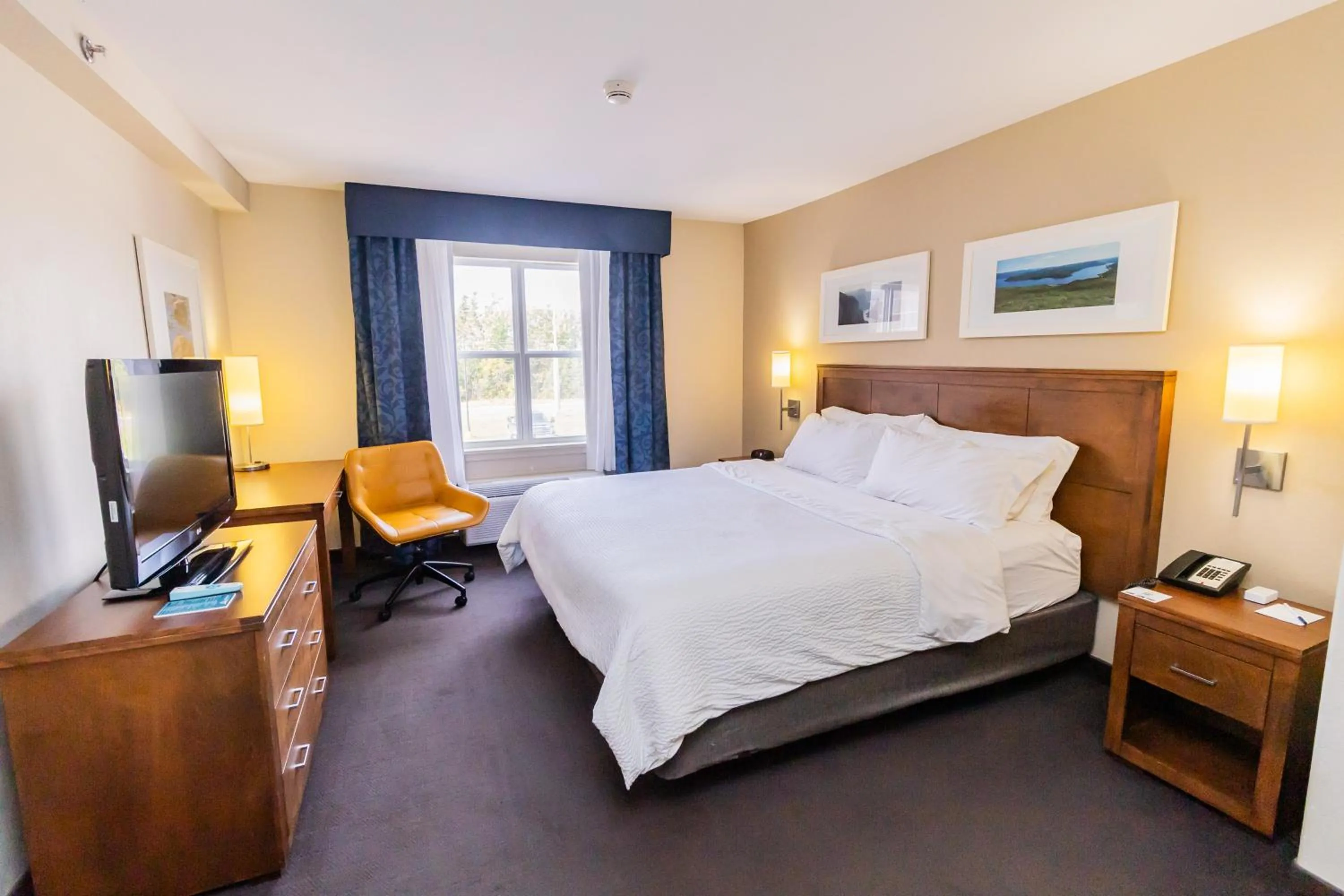 Bed in Deer Lake Horizon Hotel