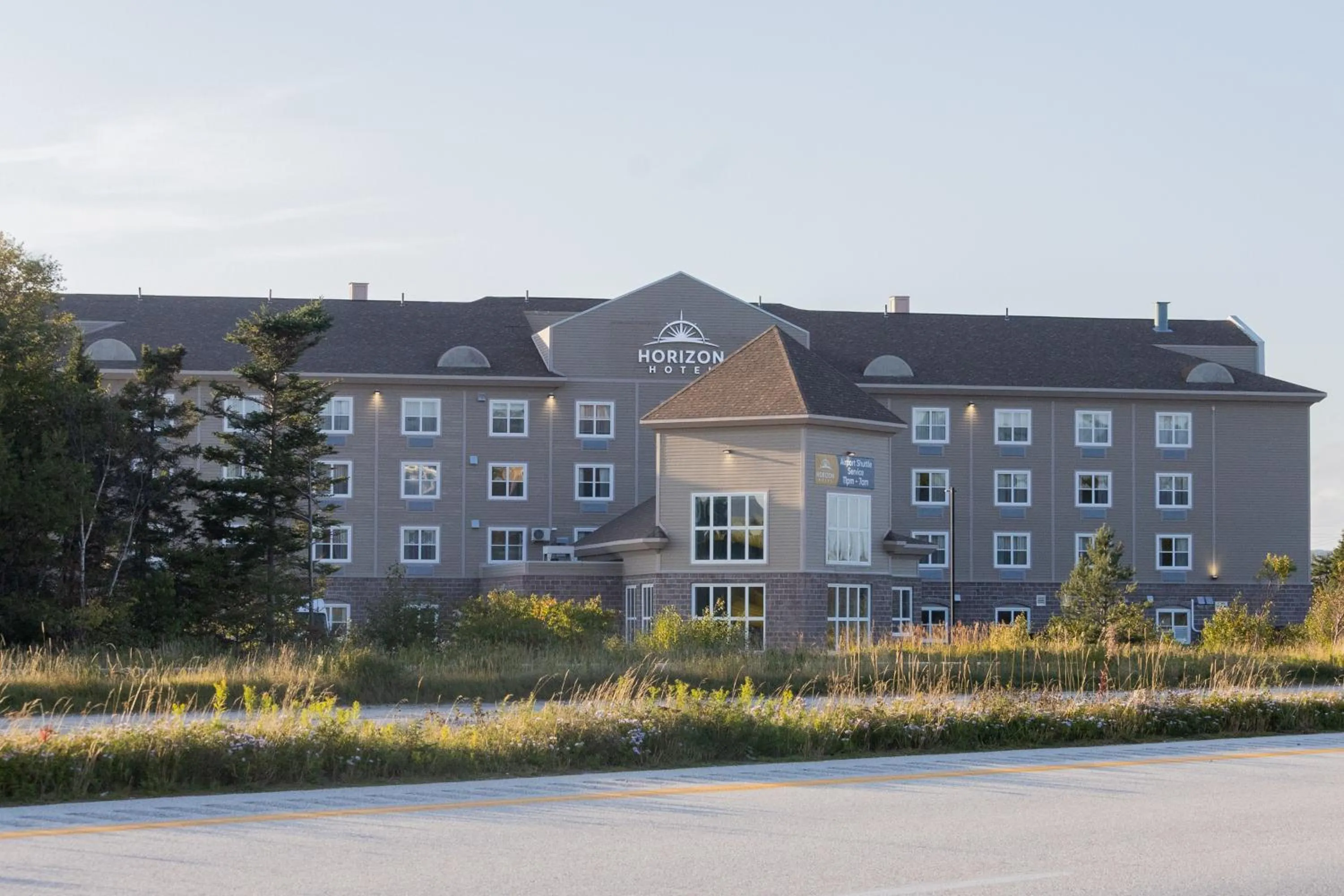 Property building in Deer Lake Horizon Hotel