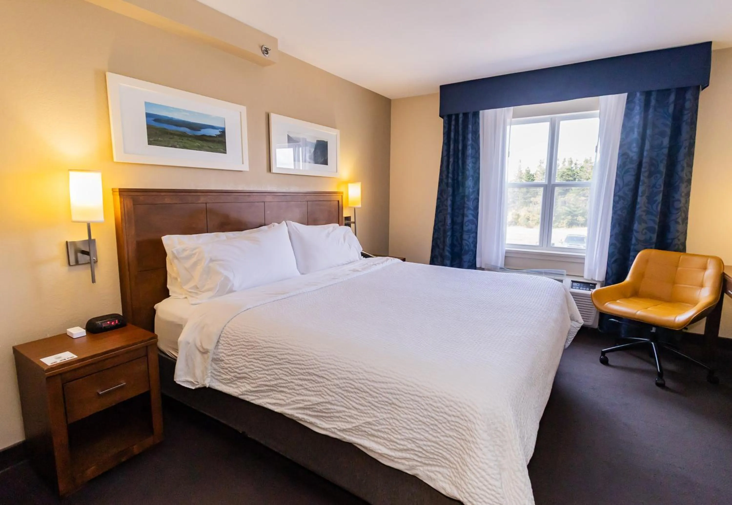 Bed in Deer Lake Horizon Hotel