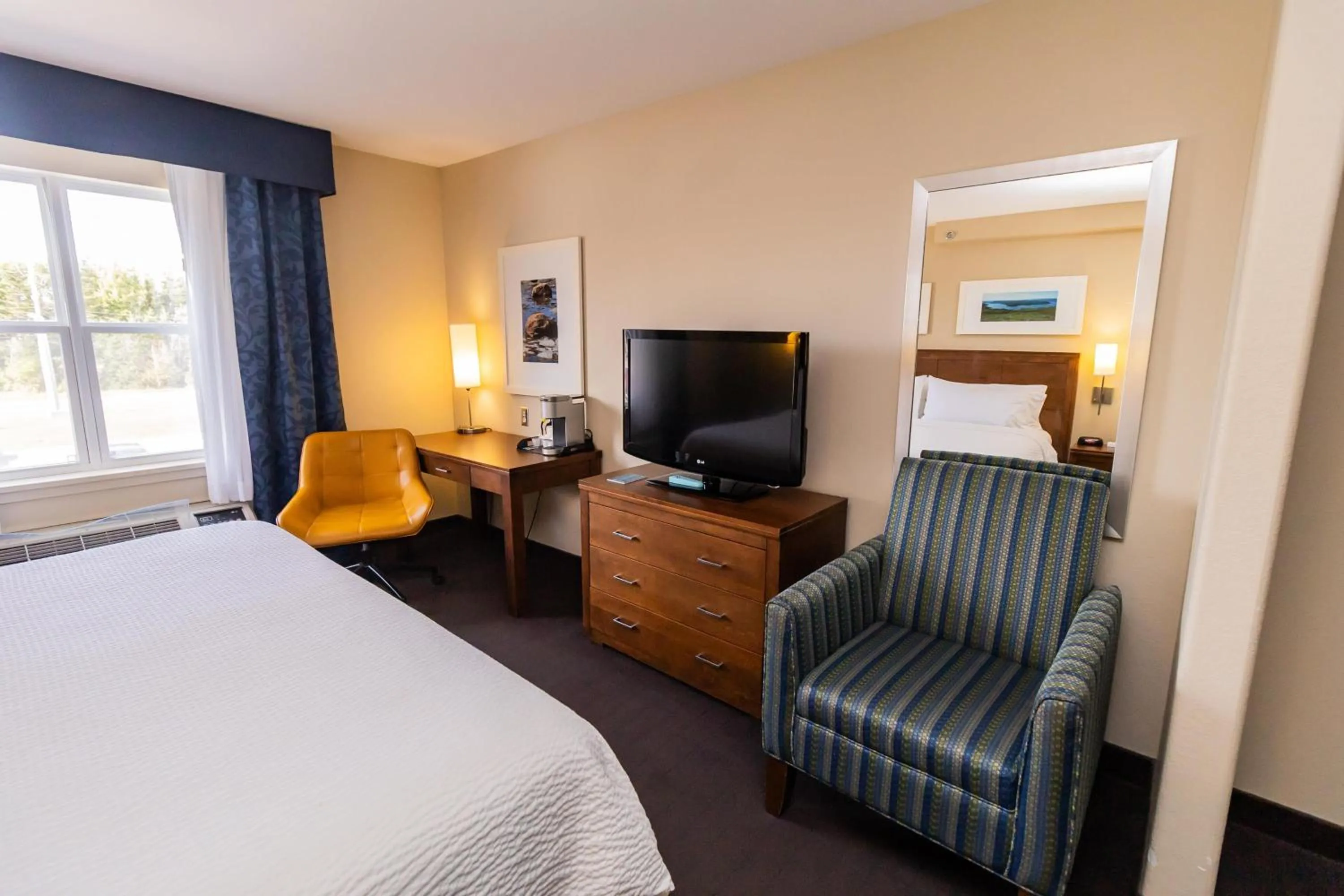 Bedroom, Bed in Deer Lake Horizon Hotel, BW Signature Collection