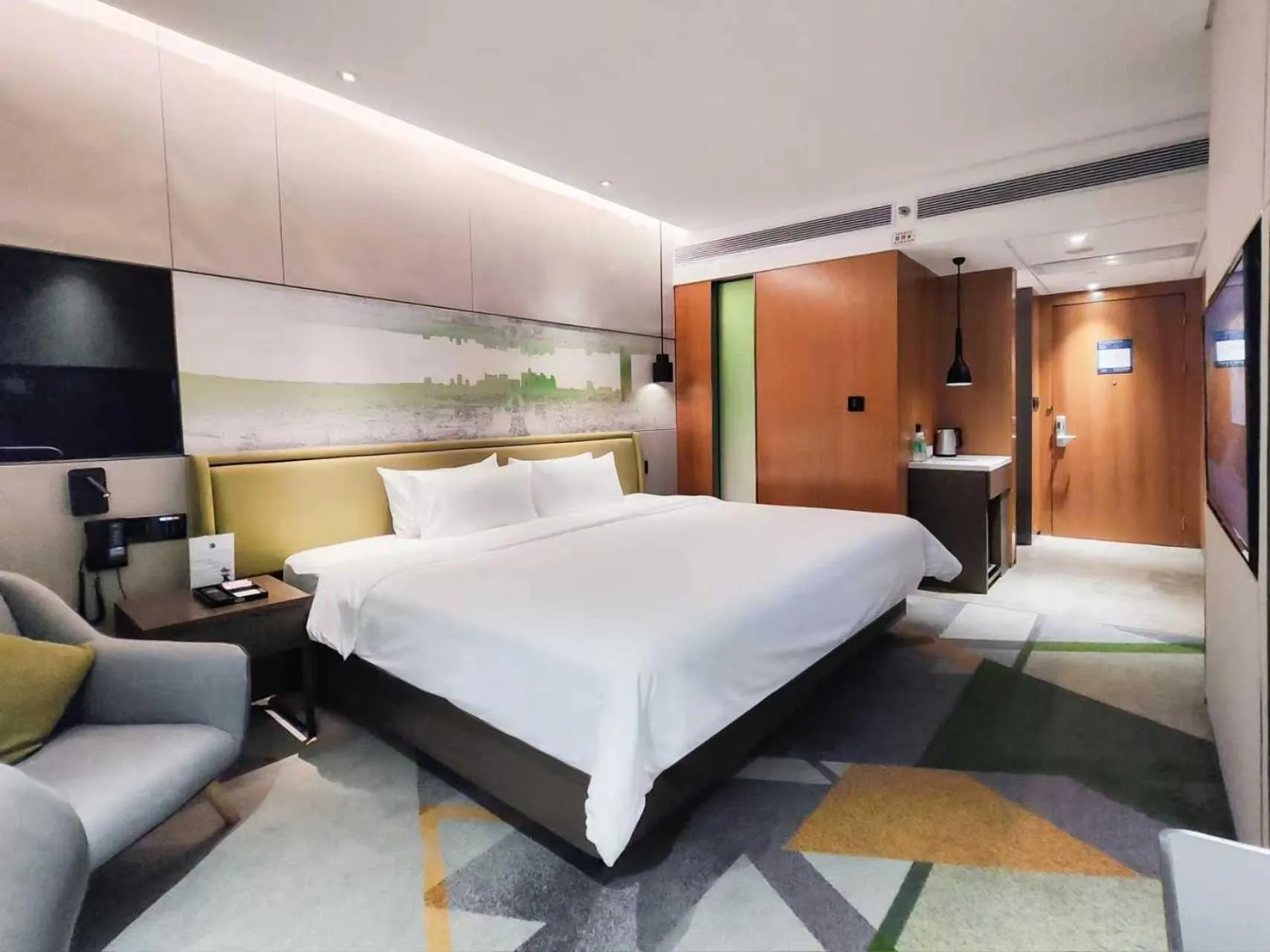 Bed in Hampton by Hilton Guangzhou Tianhe Sports Center