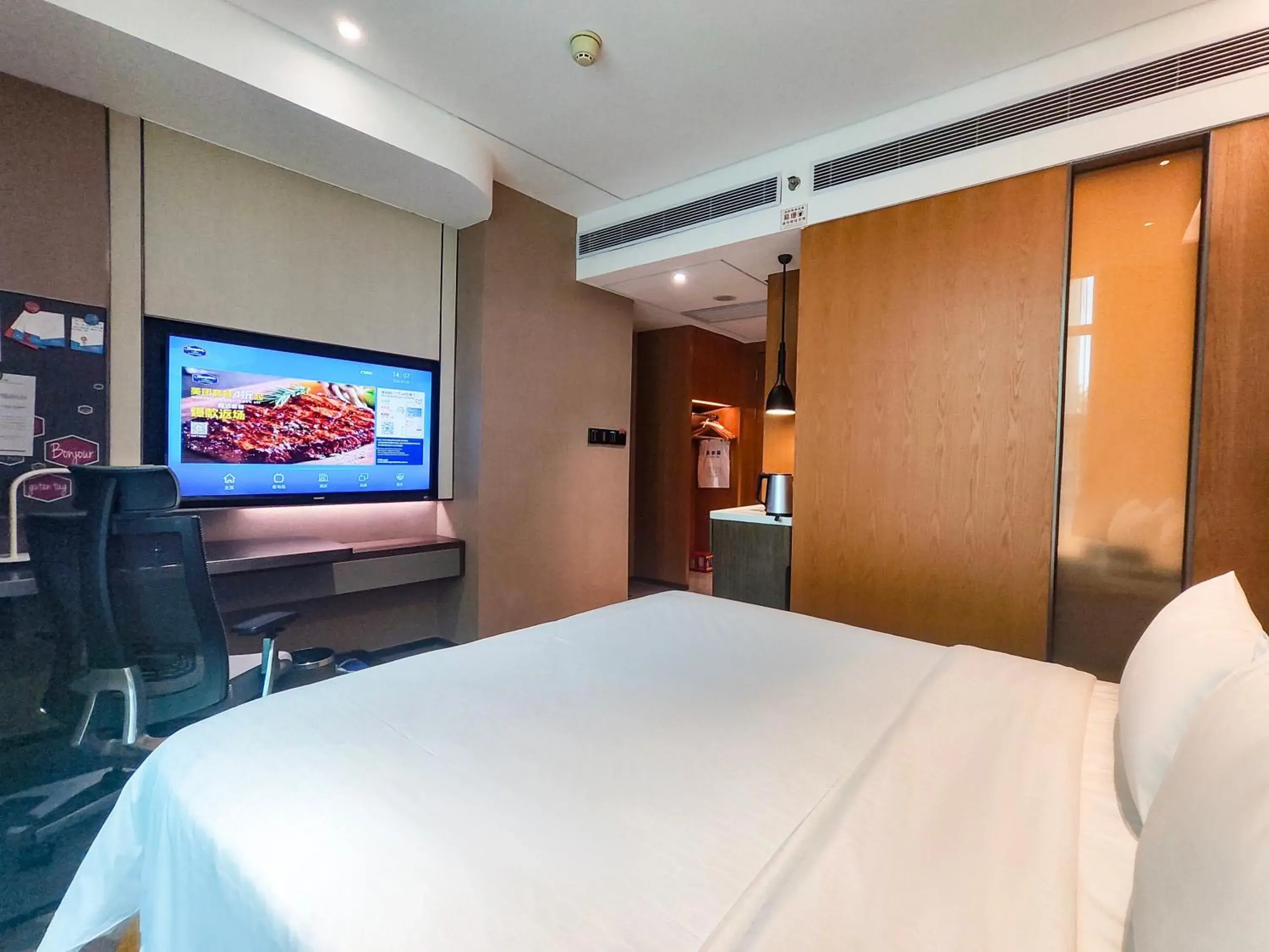 Bed in Hampton by Hilton Guangzhou Tianhe Sports Center Bed in Hampton by Hilton Guangzhou Tianhe Sports Center