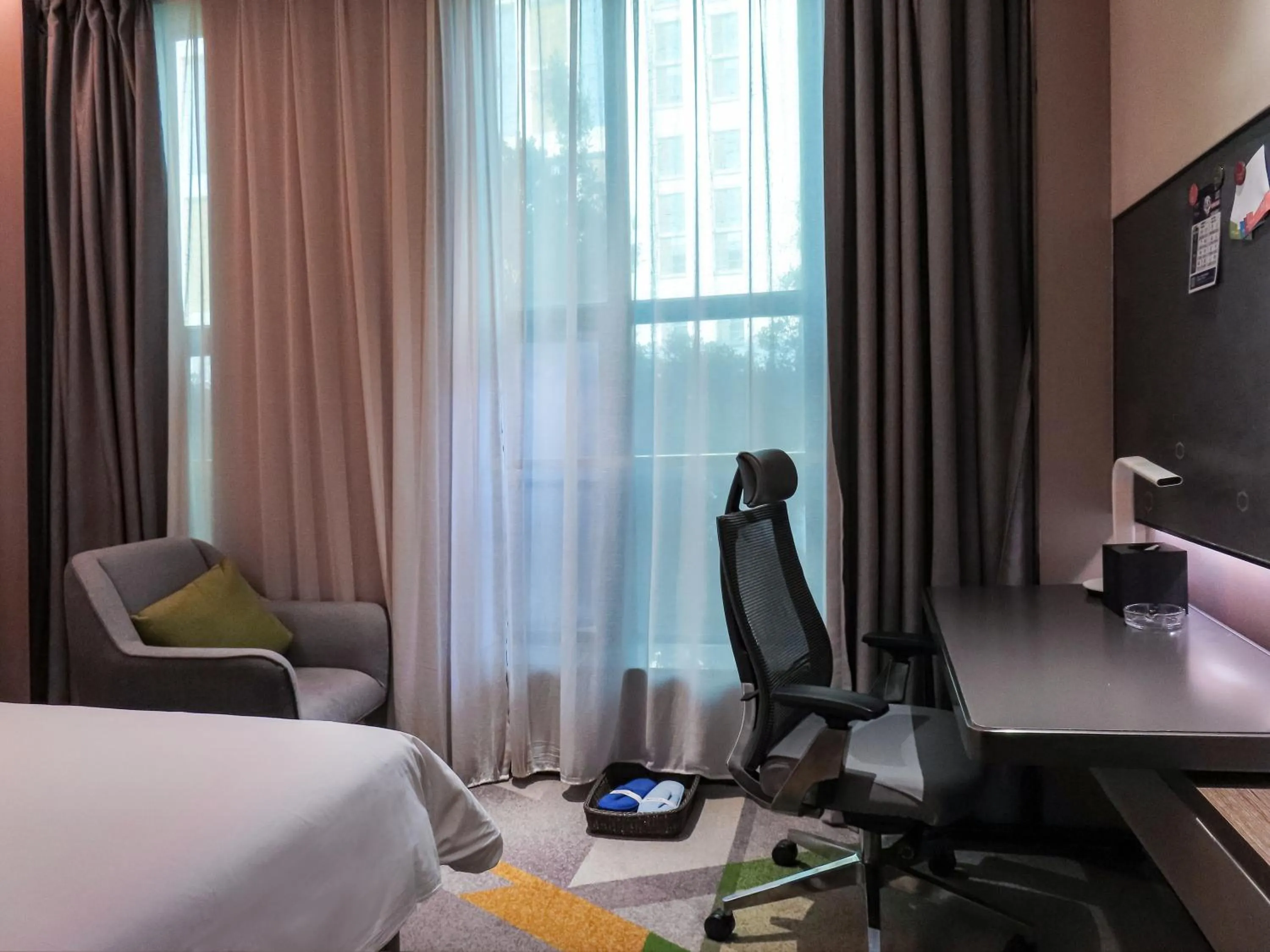 Bed in Hampton by Hilton Guangzhou Tianhe Sports Center