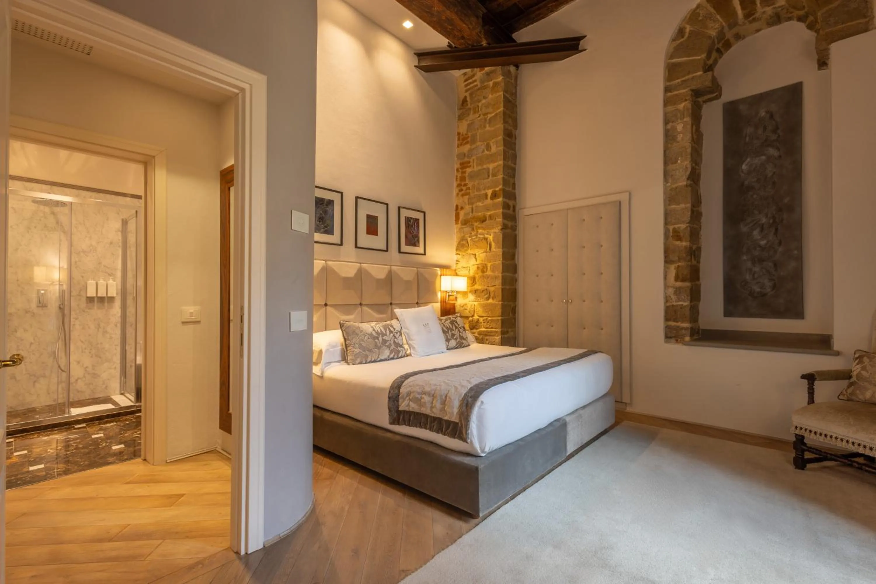 Bedroom, Bed in Donati Luxury Tower Suites