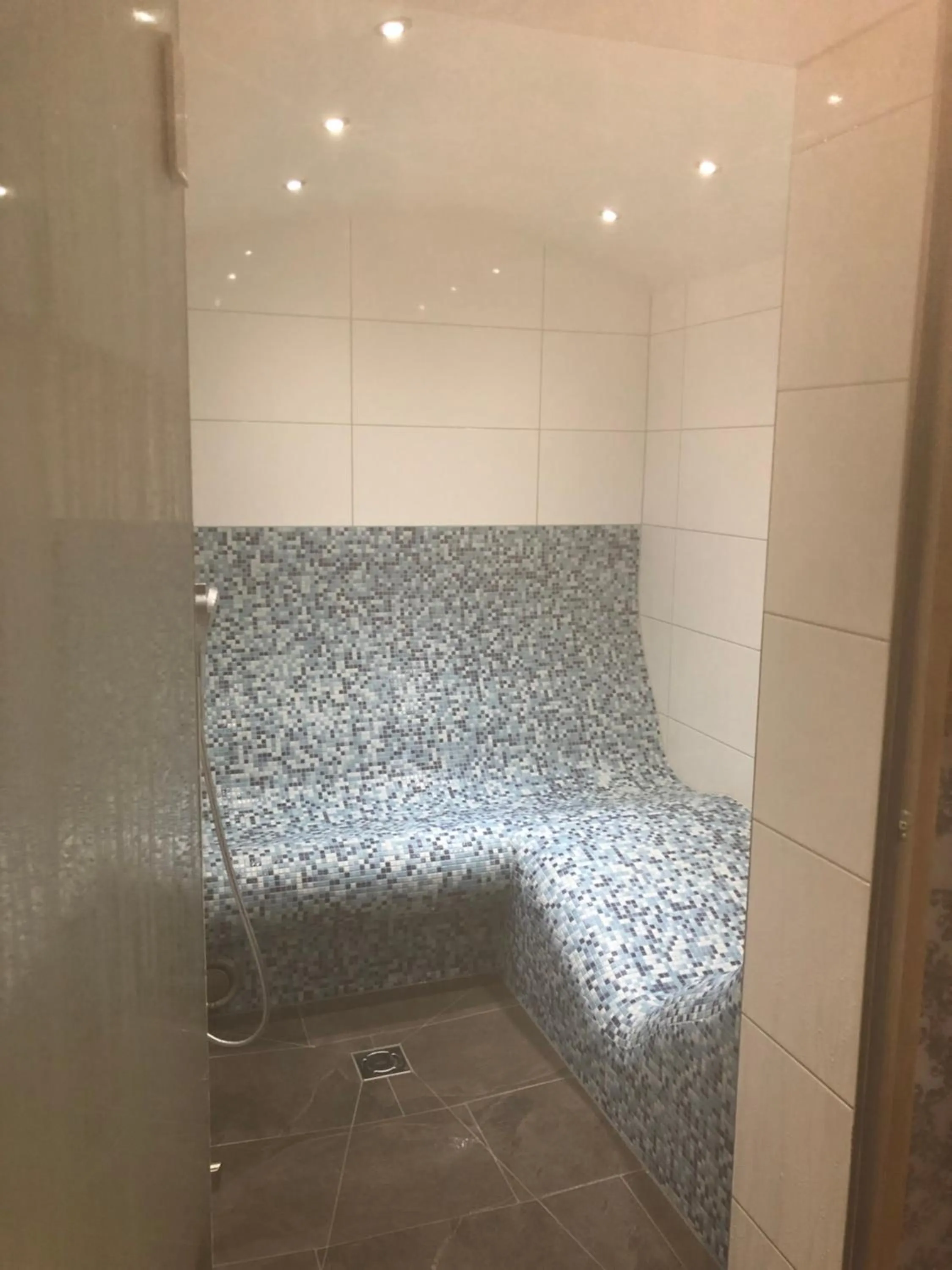 Steam room, Bed in Hotel Lucia - 3 Sterne Superior