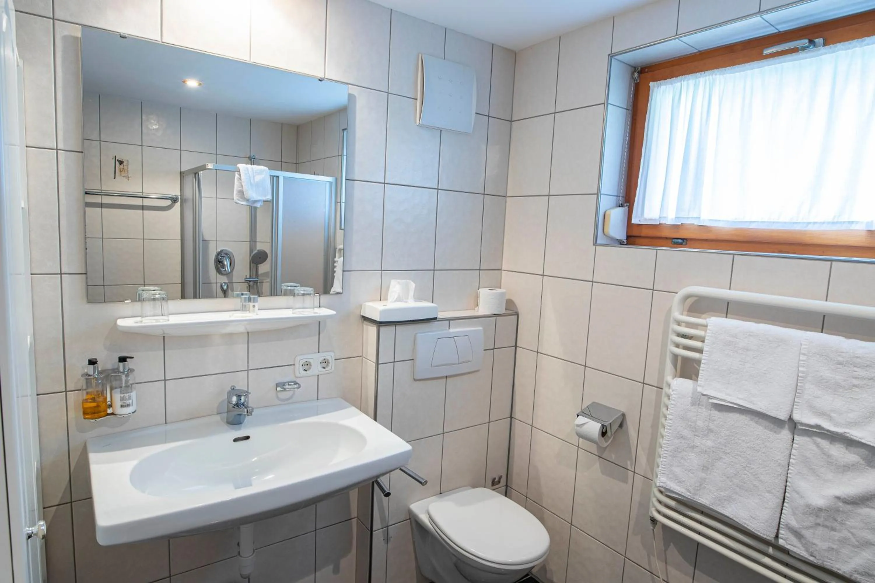 Toilet in Hotel Lucia - 3 Sterne Superior