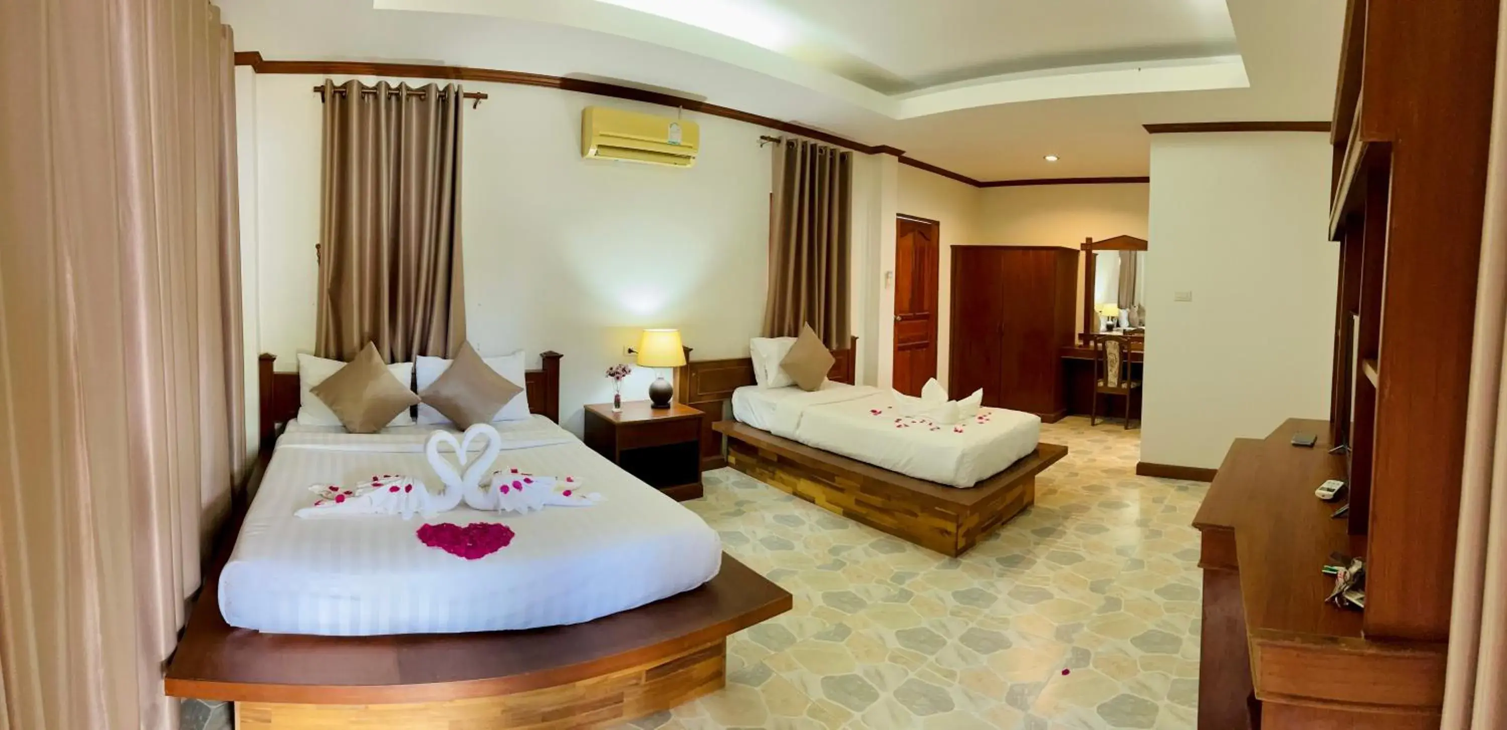 Deluxe Triple Room in Lanta Nature House Deluxe Triple Room in Lanta Nature House