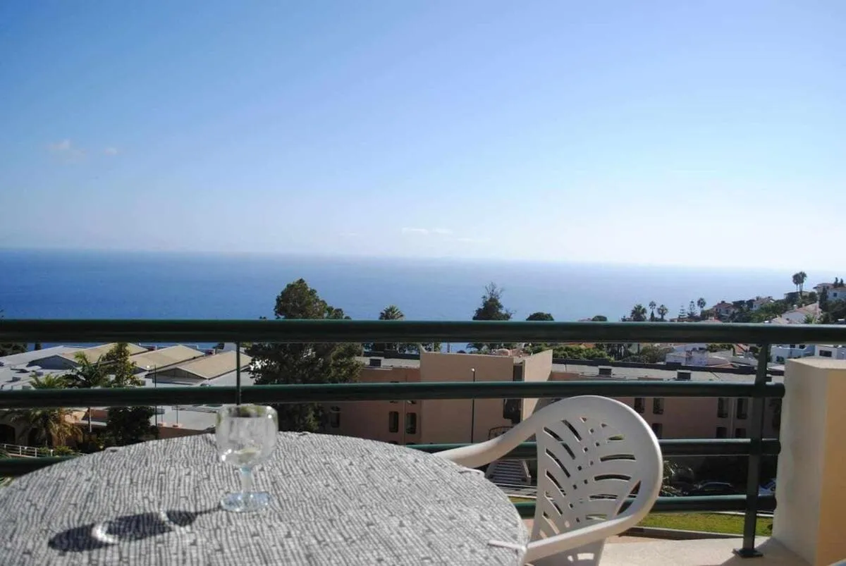 Pia's Place - Apt with sea view