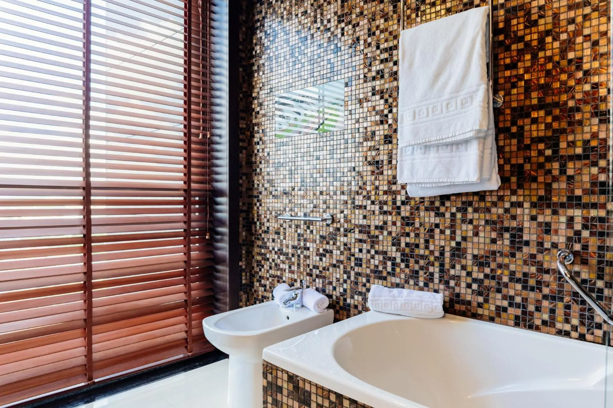 Toilet in Axis Porto Business & Spa Hotel