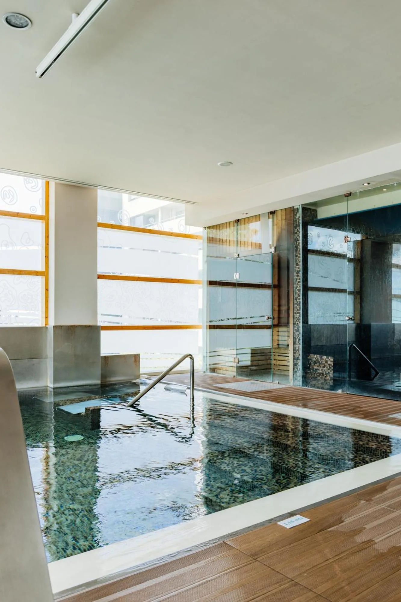 Swimming pool in Axis Porto Business & Spa Hotel