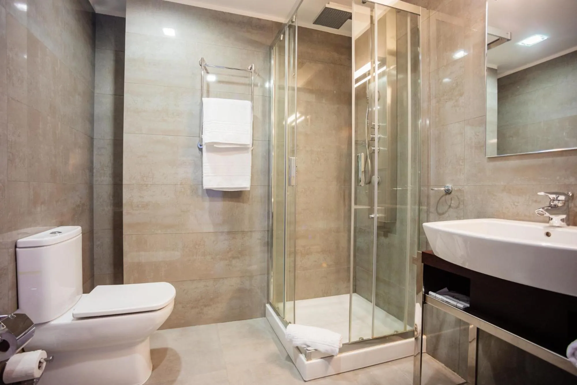 Bathroom in Axis Porto Business & Spa Hotel