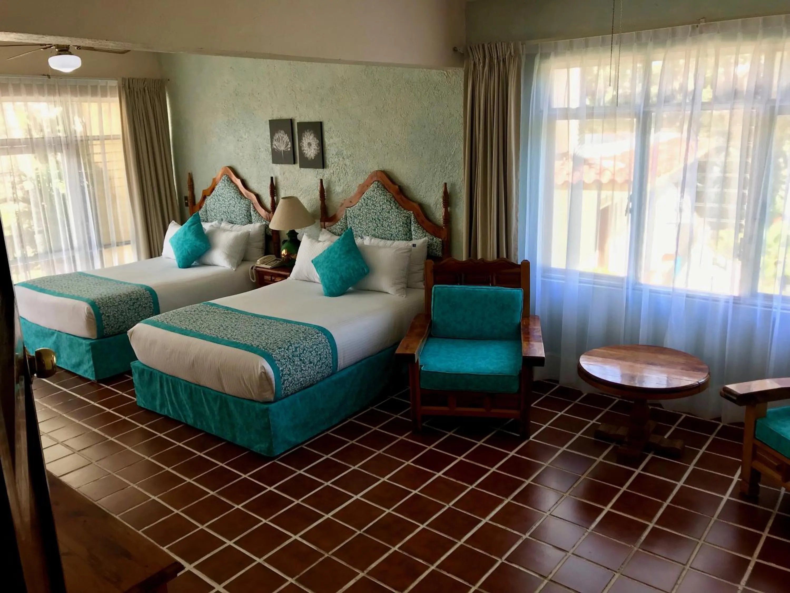 Shower, Bed in Hotel Posada Quinta Las Flores