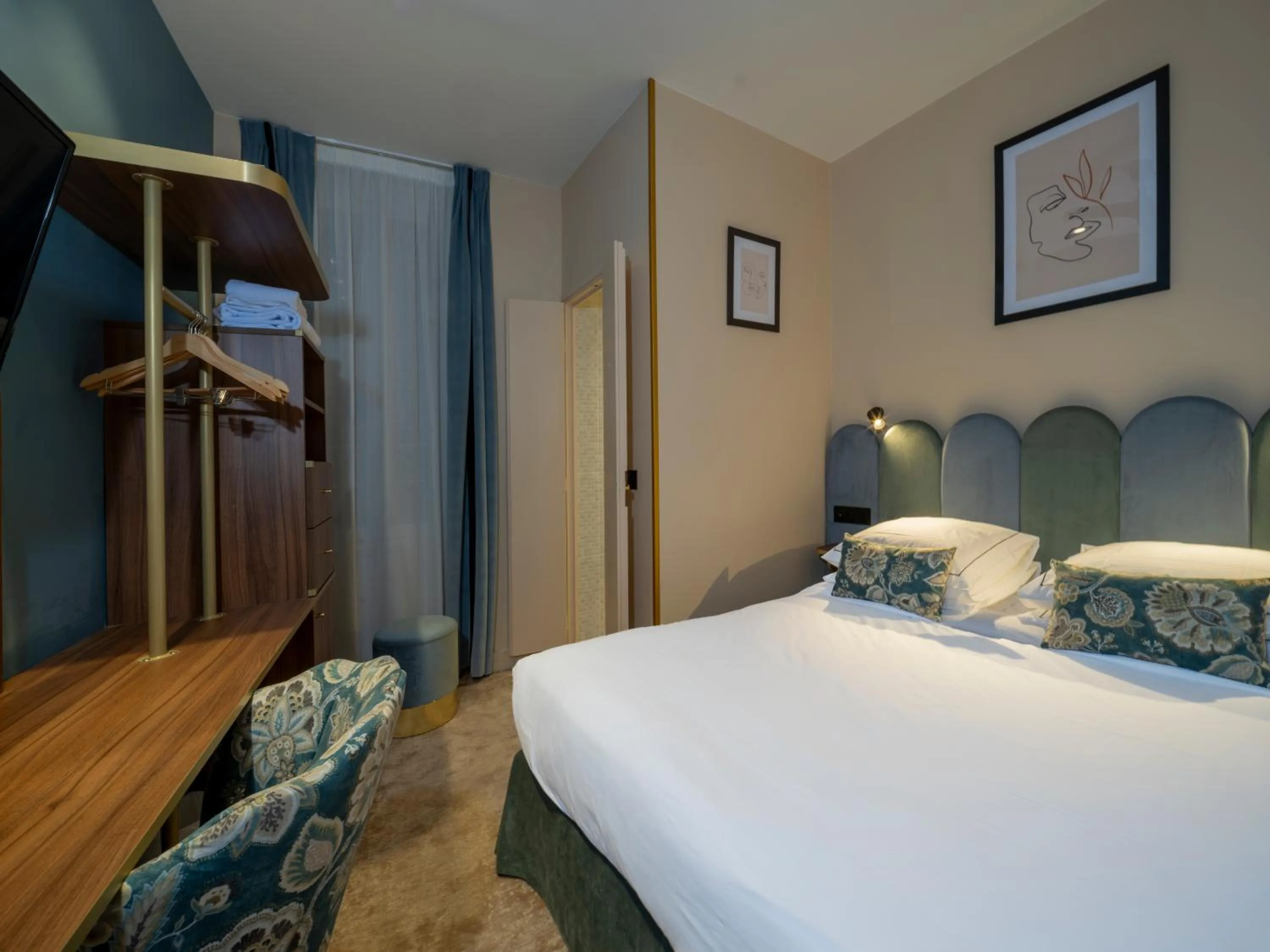 Bedroom, Bed in Hotel Boronali - Nouvellement rénové