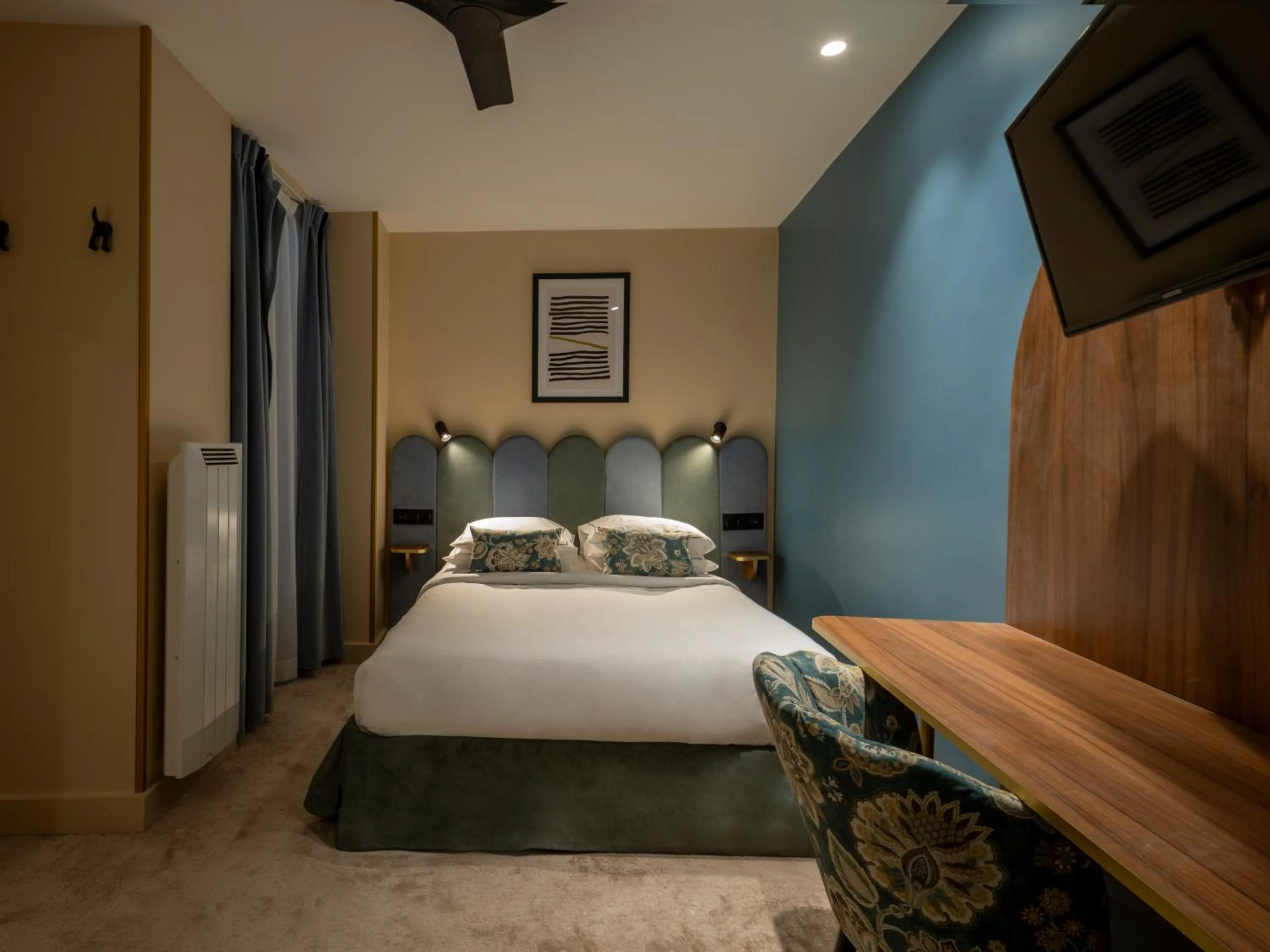 Bedroom, Bed in Hotel Boronali - Nouvellement rénové