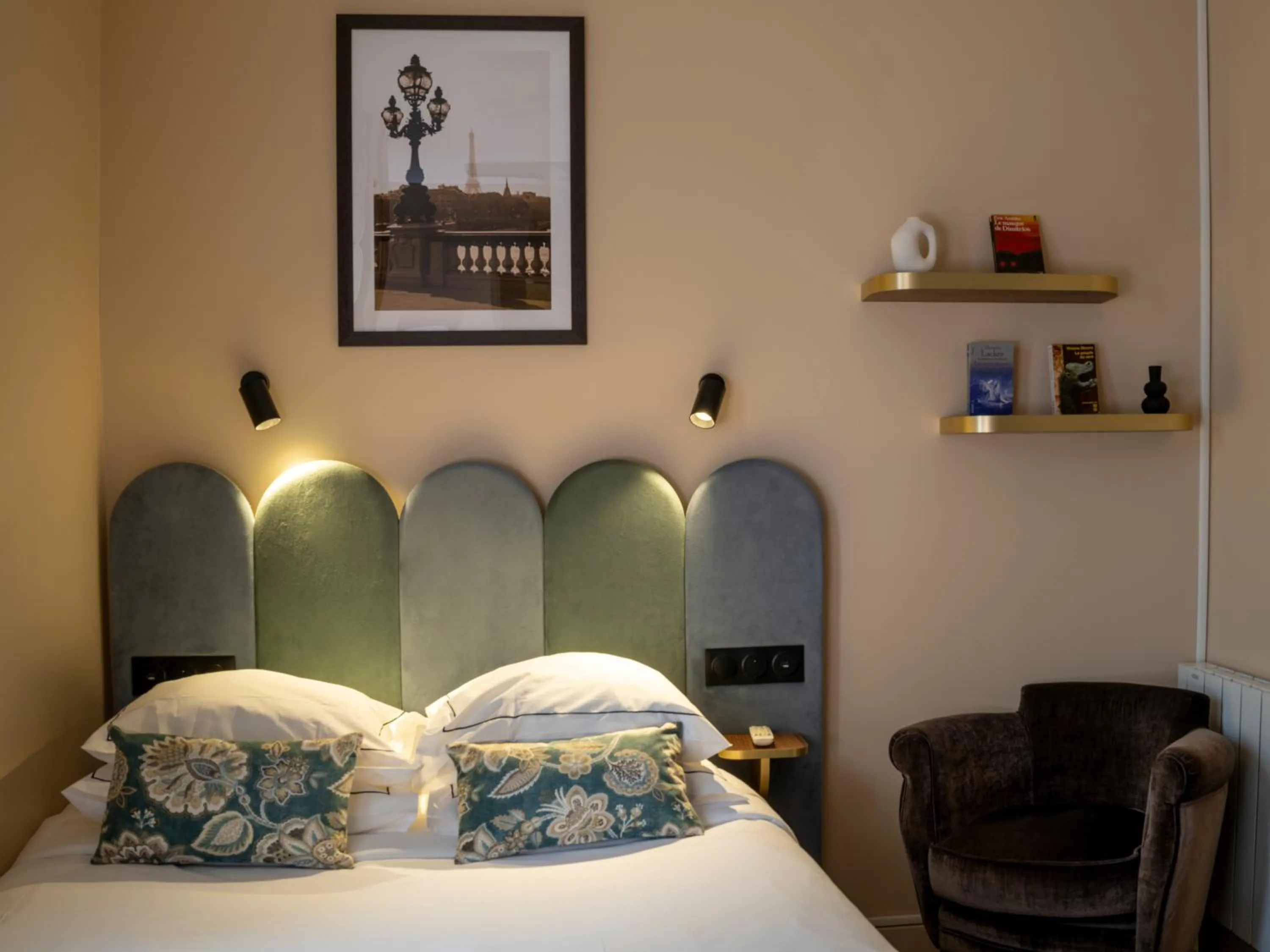 Bedroom, Bed in Hotel Boronali - Nouvellement rénové