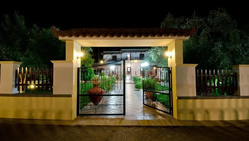 Facade/entrance in Studios Filippos