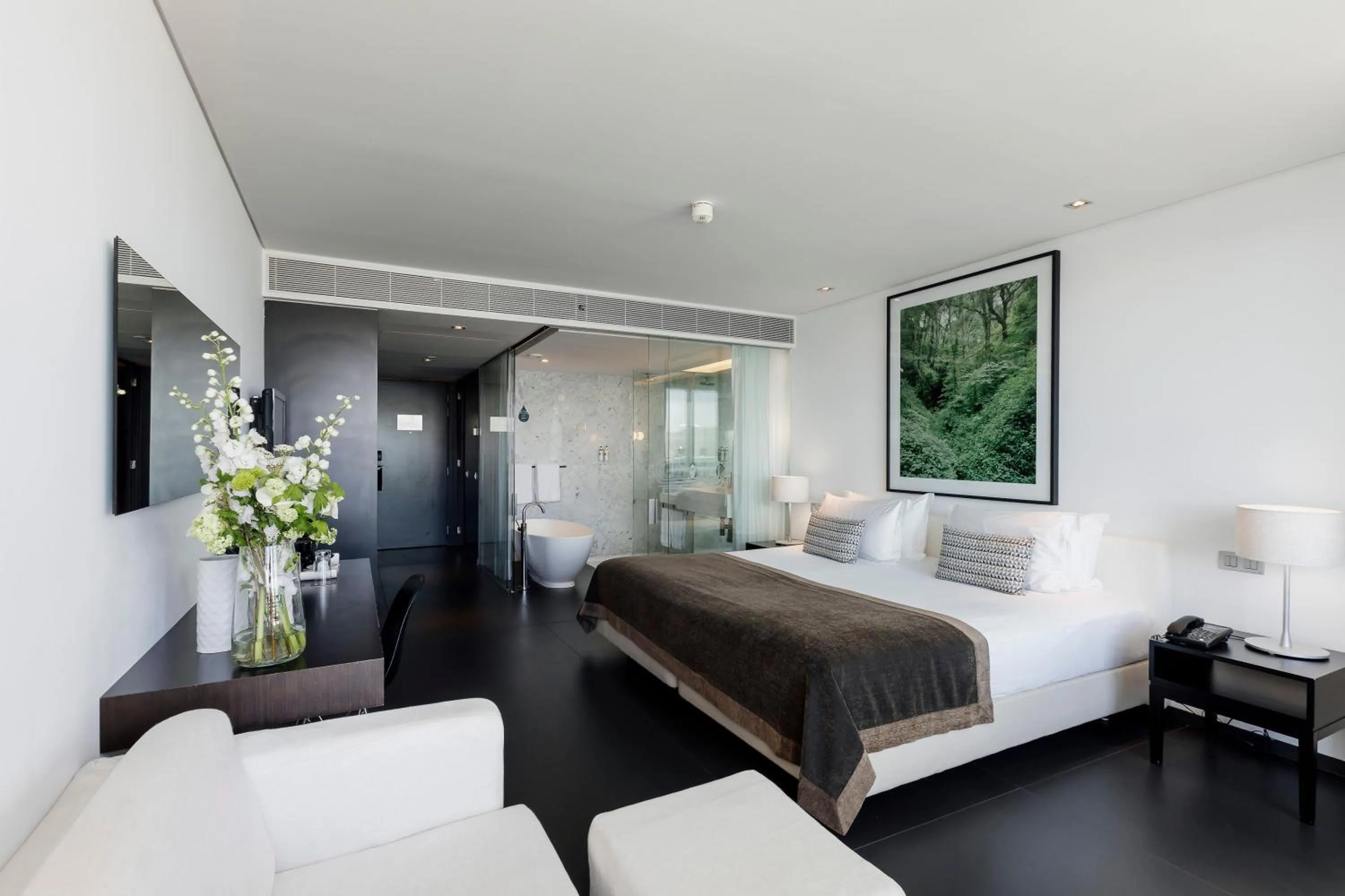 Photo of the whole room, Bed in Troia Design Hotel