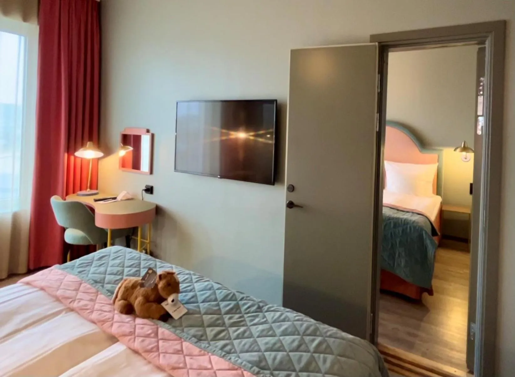 Property building, Bed in Best Western Plus Åby Hotel