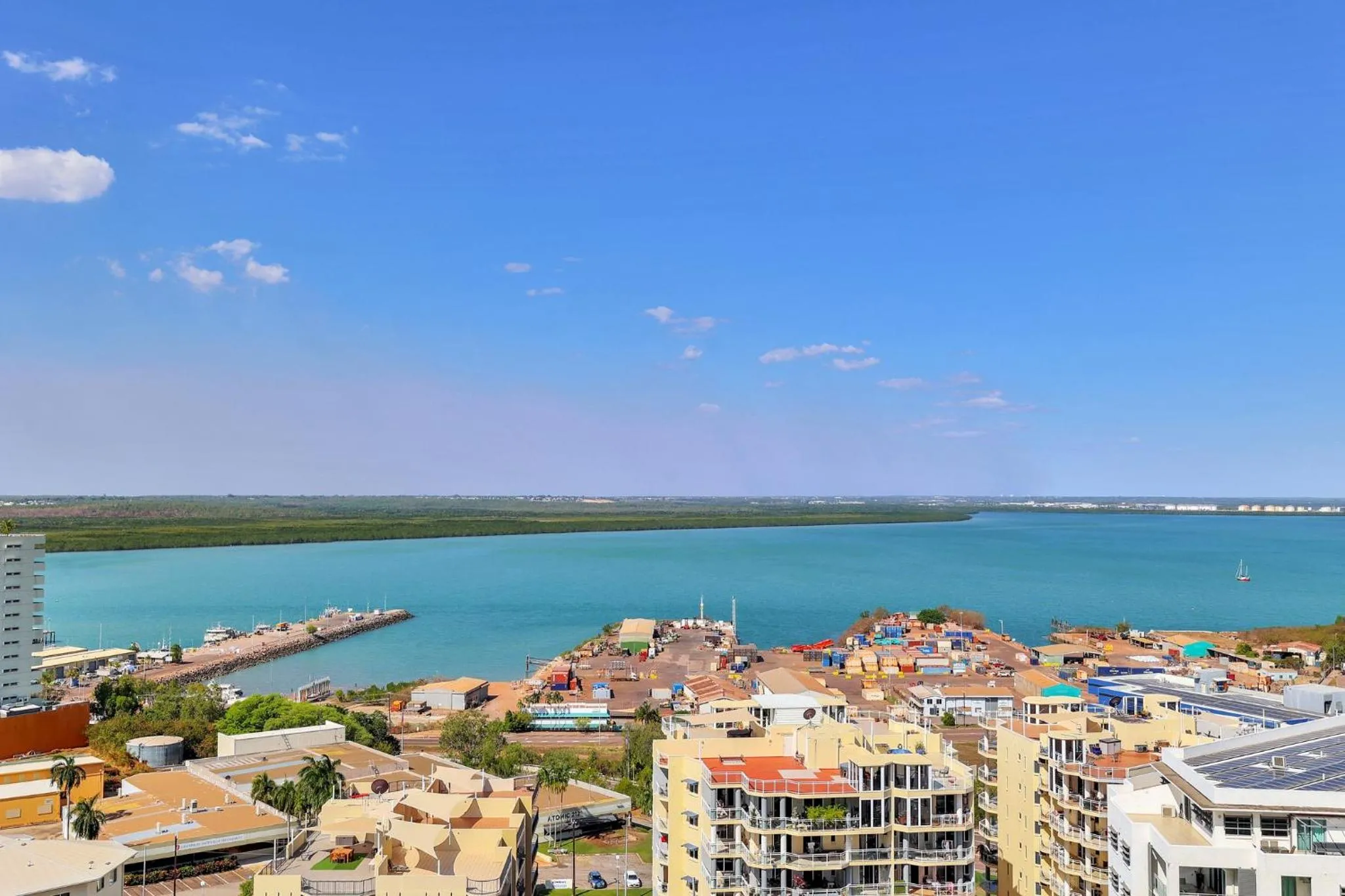 Darwin City Harbour views-Situated above the OAK Restaurant