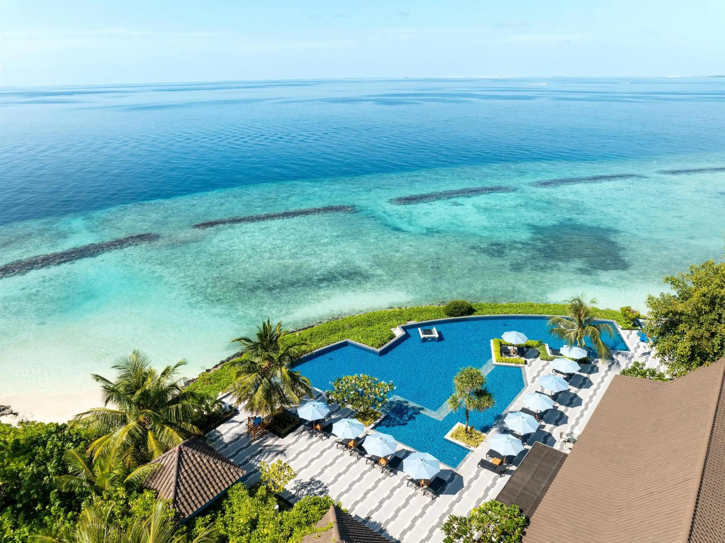 Lounge or bar in SAii Lagoon Maldives, Curio Collection By Hilton