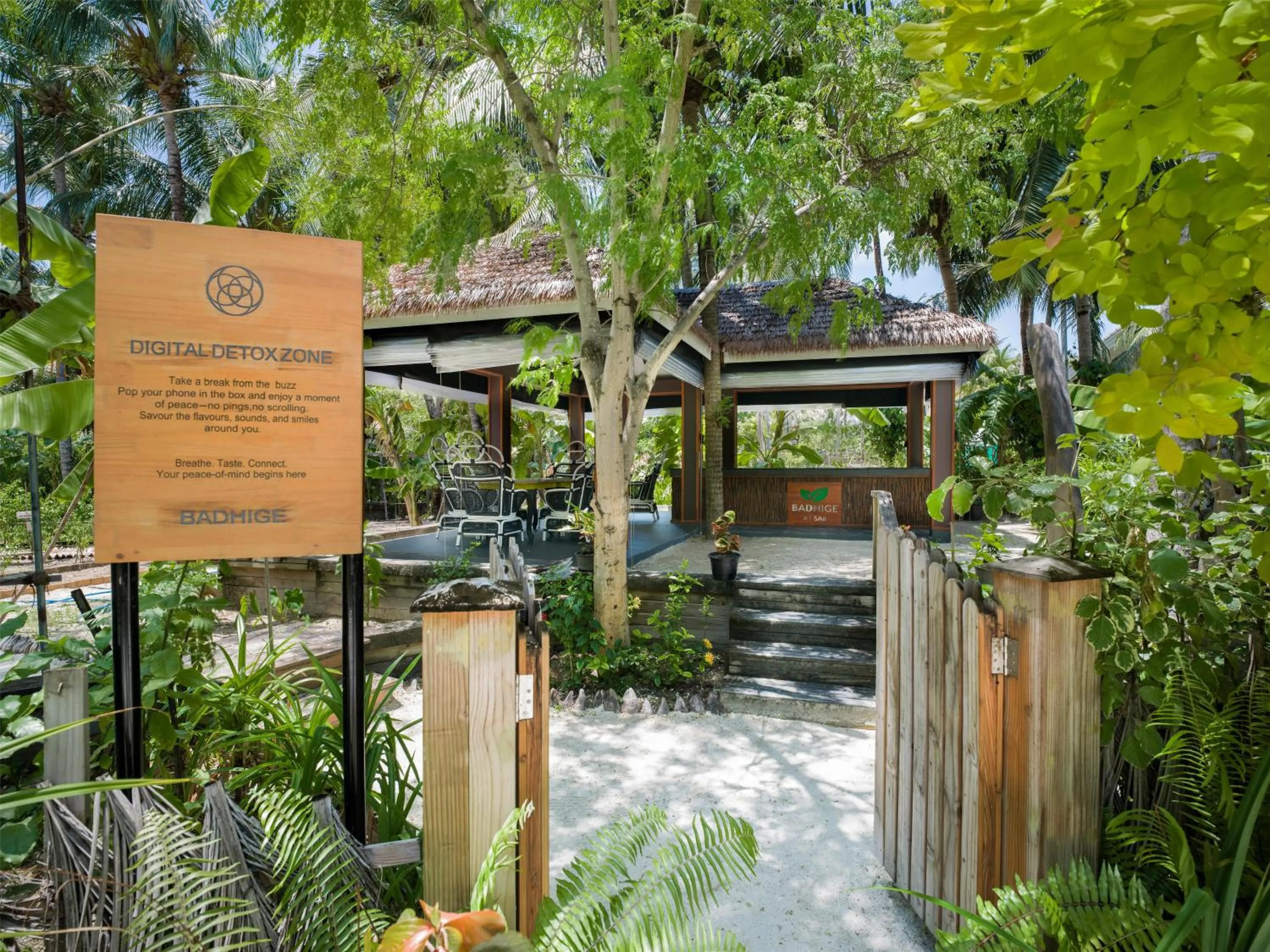 Restaurant/places to eat in SAii Lagoon Maldives, Curio Collection By Hilton