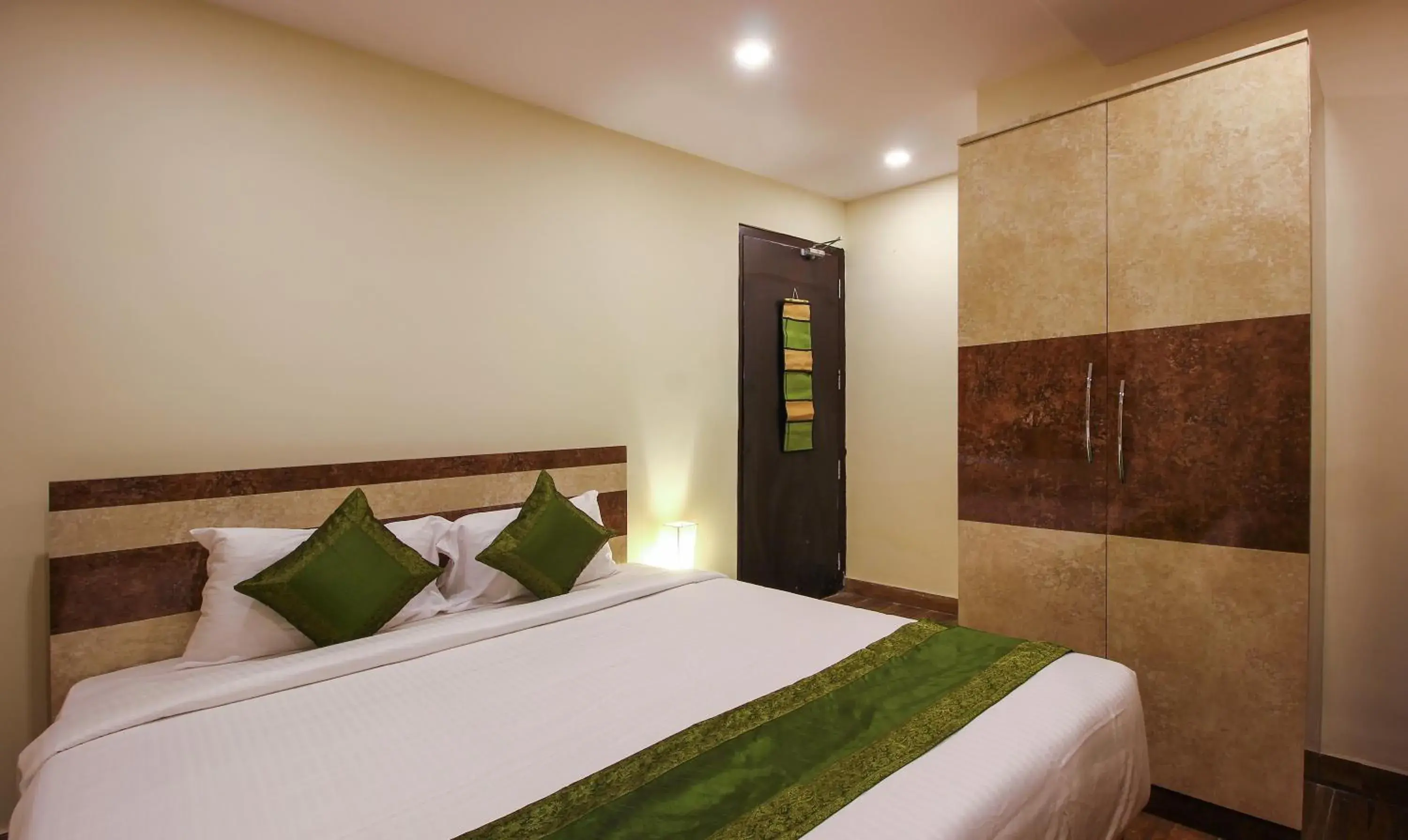 Bedroom, Bed in Treebo Address Inn, Banjara Hills Bedroom, Bed in Treebo Address Inn, Banjara Hills