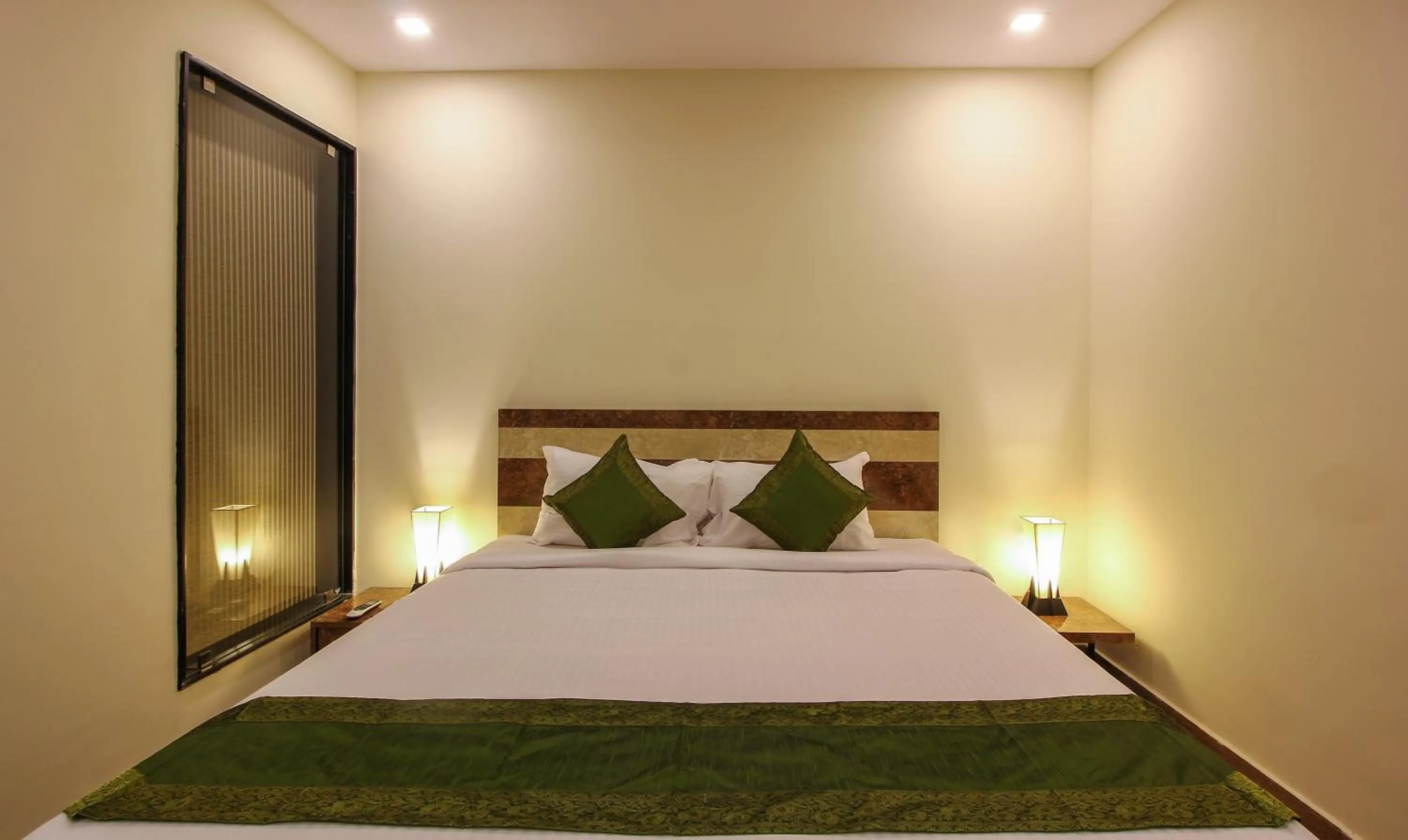 Bedroom, Bed in Treebo Address Inn, Banjara Hills